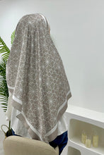 Load image into Gallery viewer, Long Stain Shawl Future Dreams
