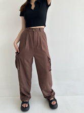 Load image into Gallery viewer, Buttom Linen Cargo Pants
