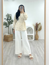 Load image into Gallery viewer, Multicolour Floral Top Baby Breath
