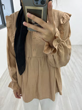 Load image into Gallery viewer, Ruffle Side Cuff Top
