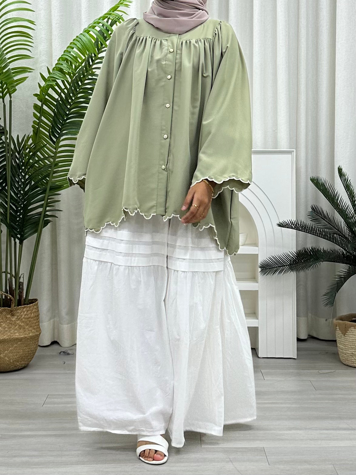 Nova Button Simple Sulam Top