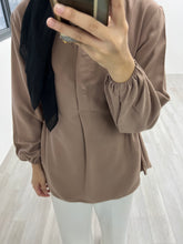 Load image into Gallery viewer, Side Ruched Button Top
