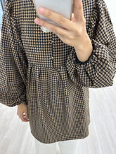 Load image into Gallery viewer, Sarah Button Pocket Top Houndstooth