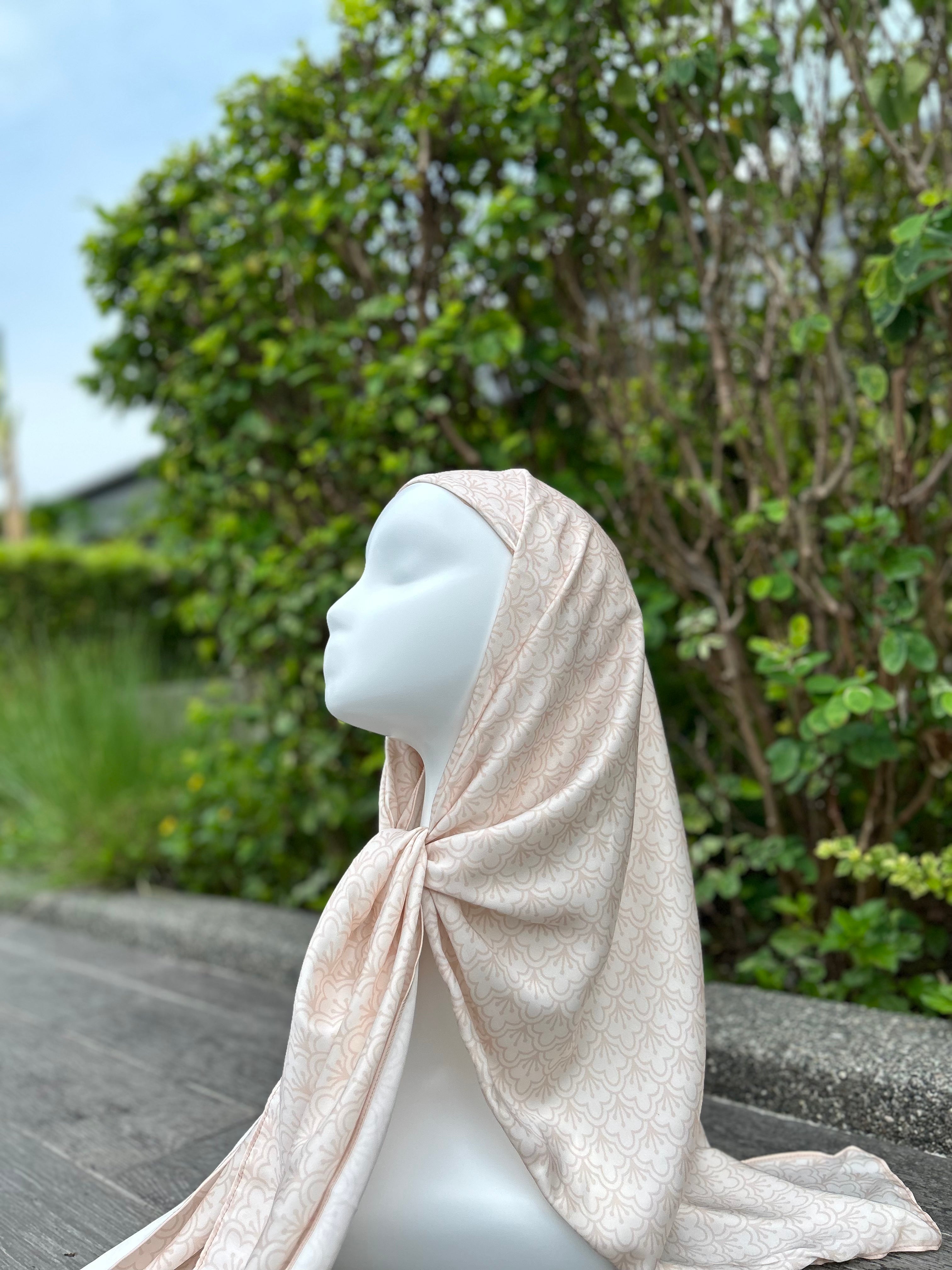 Triangle Satin Shawl - Arabica Scallop 2.0