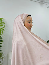 Load image into Gallery viewer, Long Stain Shawl Wax Flowers

