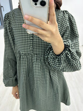 Load image into Gallery viewer, Sarah Button Pocket Top Houndstooth
