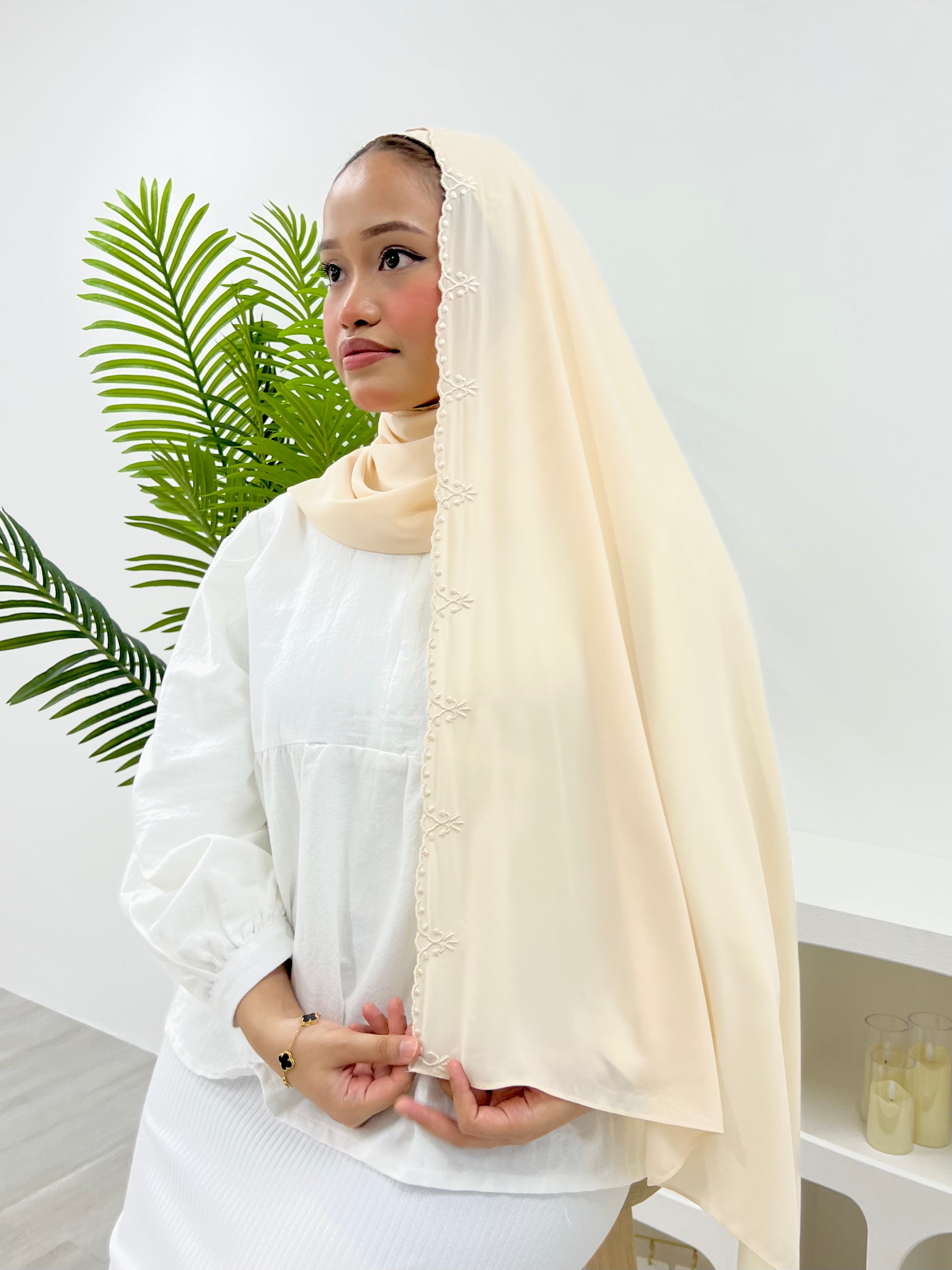 Sulam Embroidered Shawl - Crown