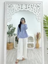 Load image into Gallery viewer, Side Ruched Button Top
