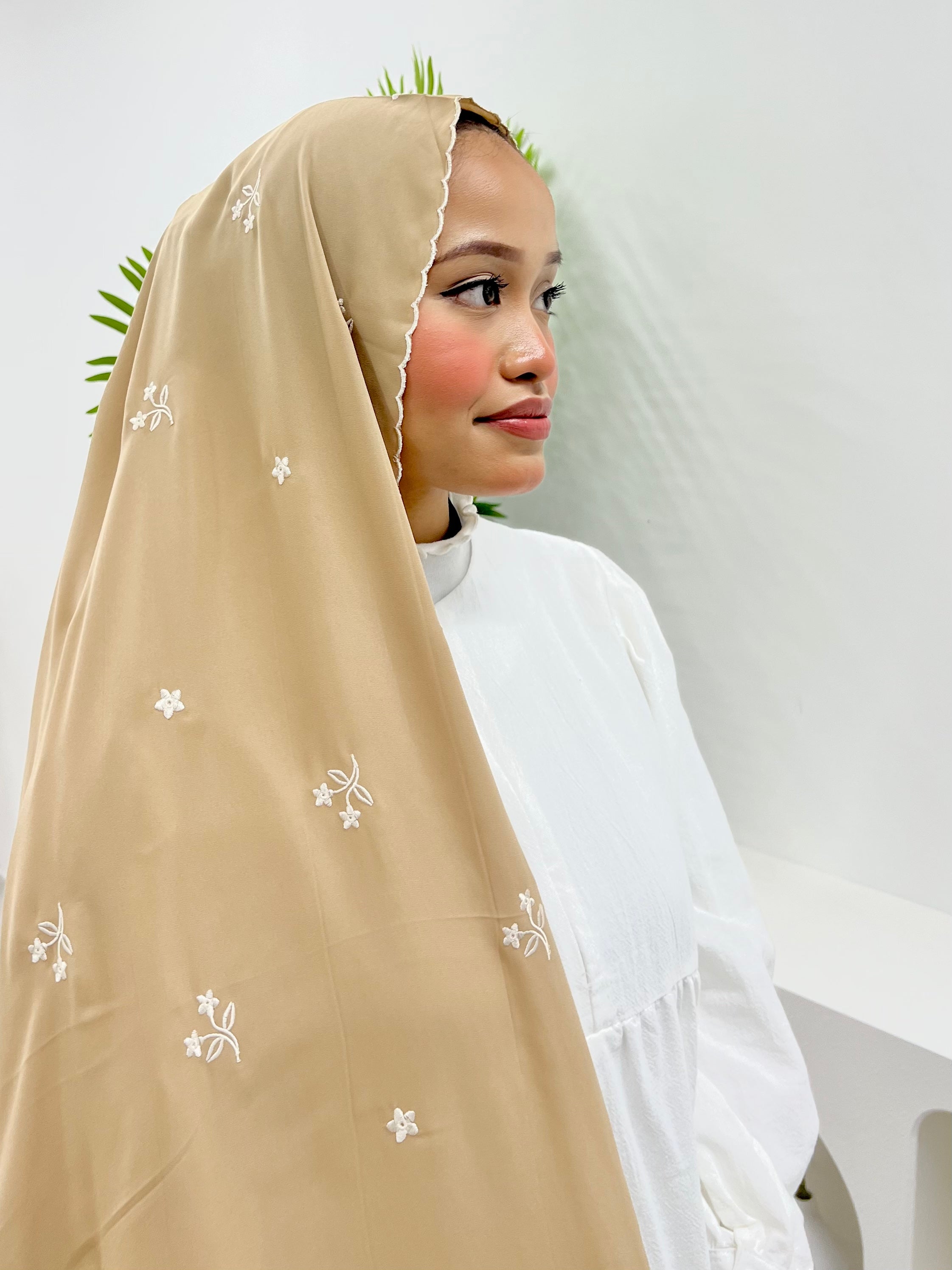 Sulam Embroidered Shawl - Zara