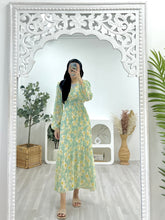 Load image into Gallery viewer, Floral Ruched Pleated Dress
