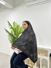 Load image into Gallery viewer, Long Stain Shawl Wax Flowers
