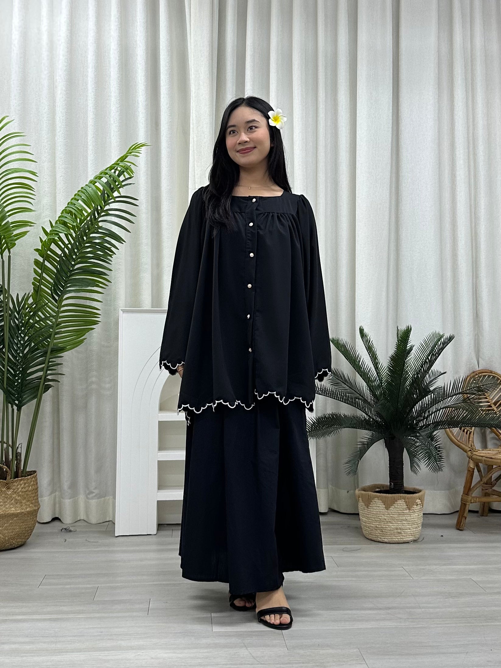 Nova Button Simple Sulam Top