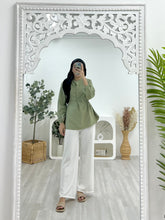 Load image into Gallery viewer, Side Ruched Button Top
