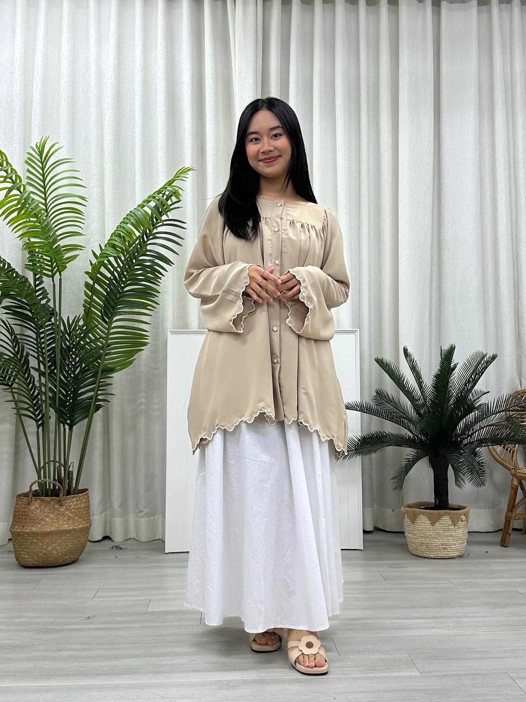 Nova Button Simple Sulam Top