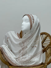 Load image into Gallery viewer, Long Stain Shawl Vintage