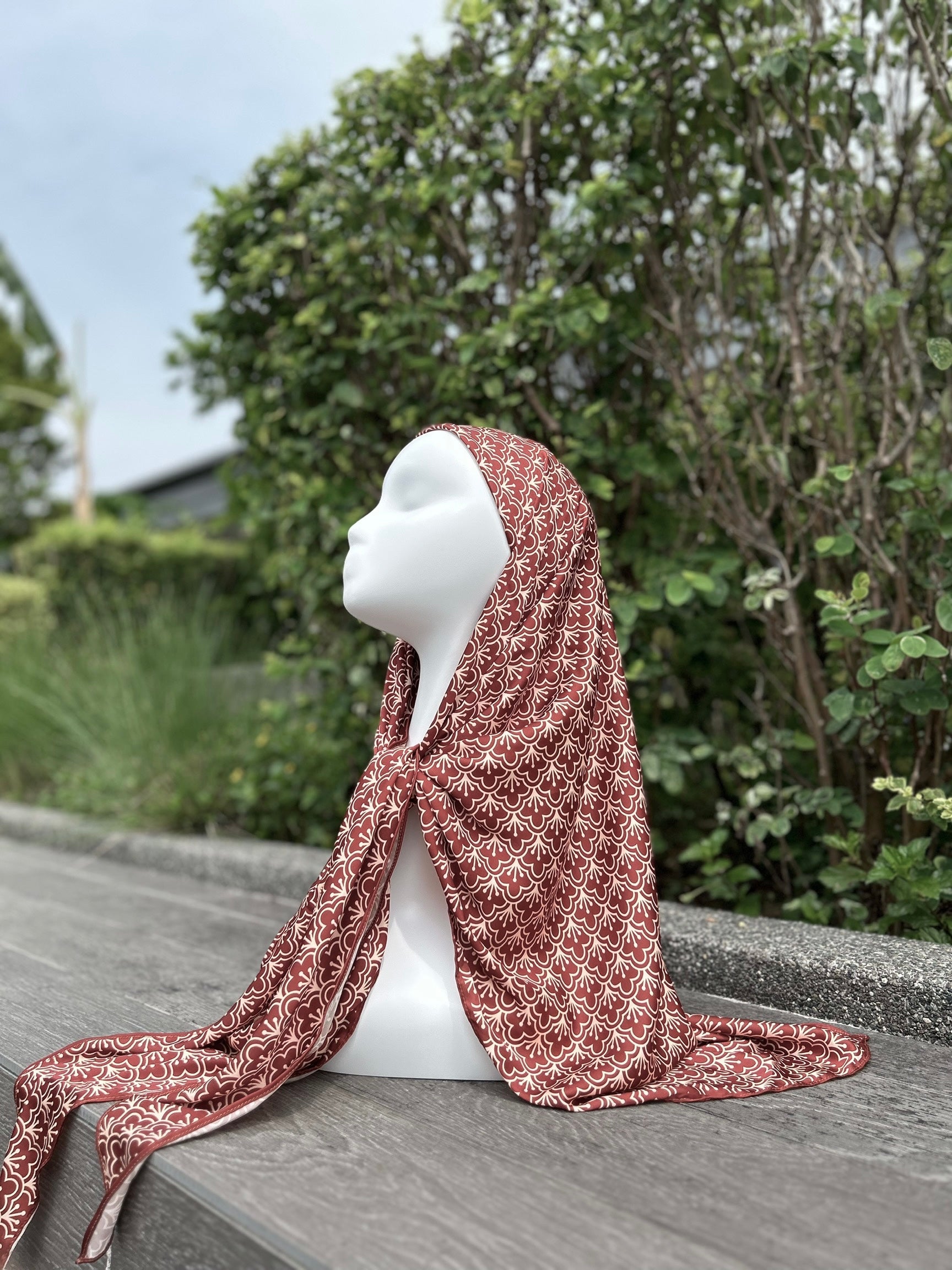 Triangle Satin Shawl - Arabica Scallop 2.0