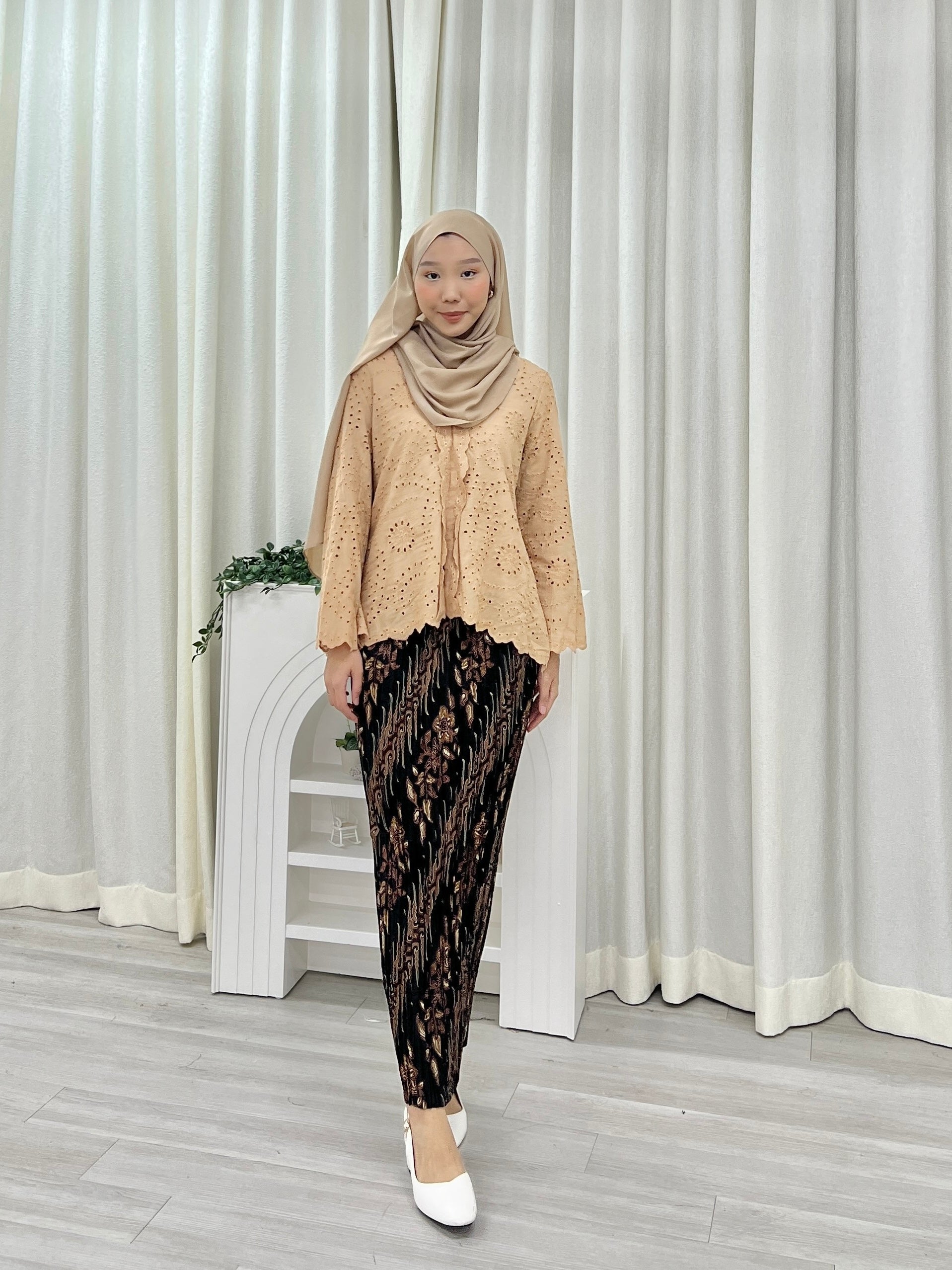 Zara Kebaya Eyelet Top