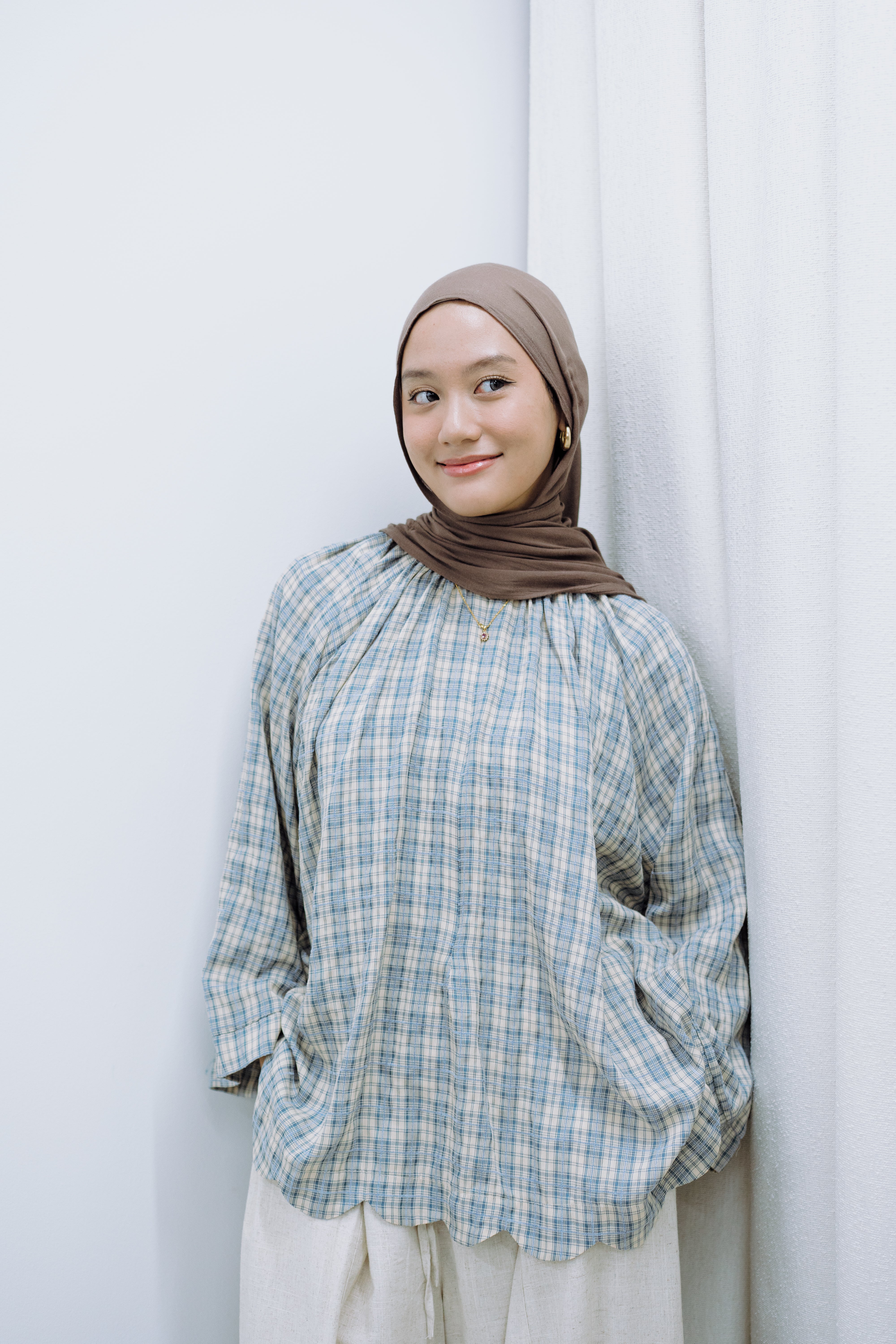 Sculpted Scallop Check & Plaid