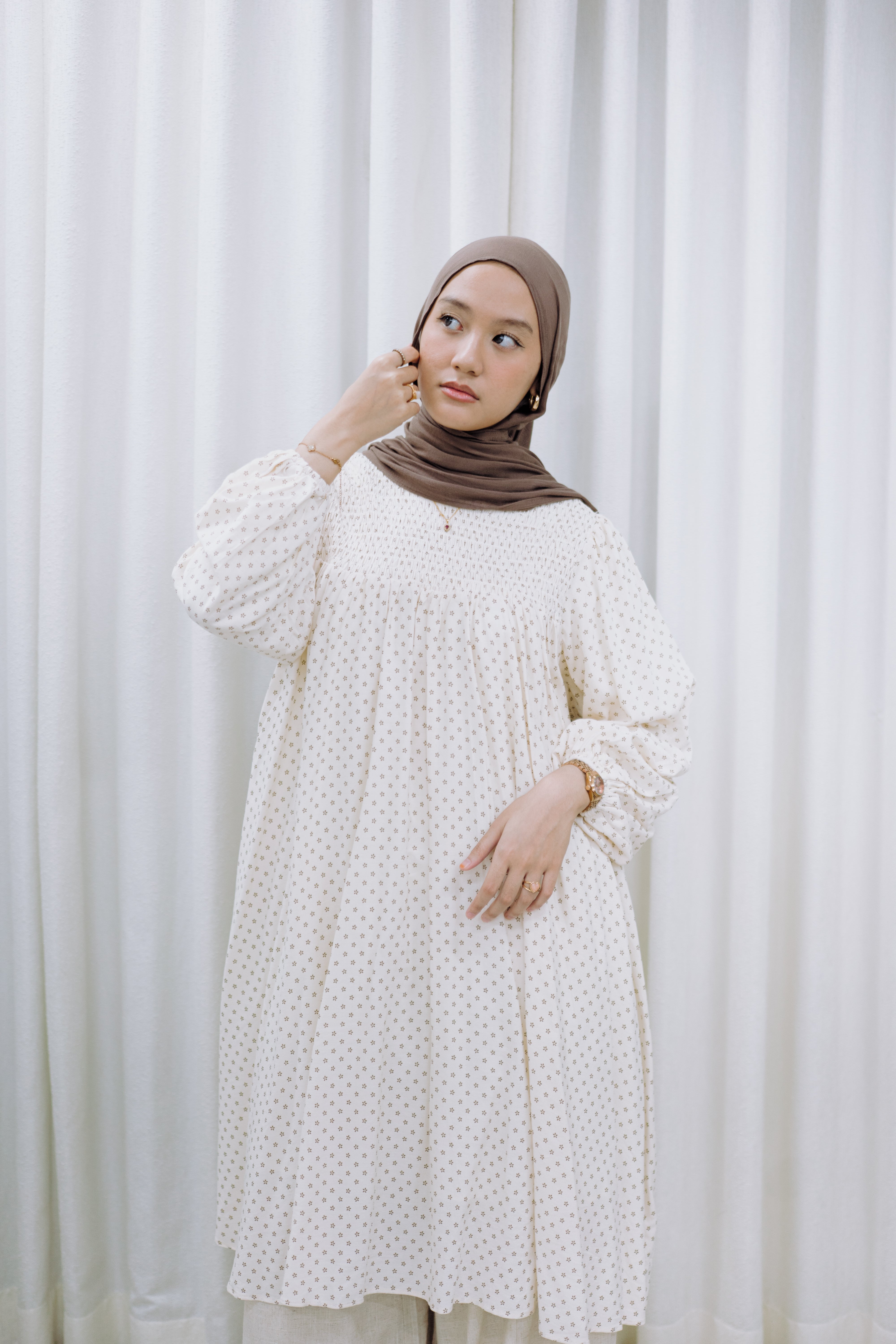 Velora Smocked Tunic - Daisy HV Label