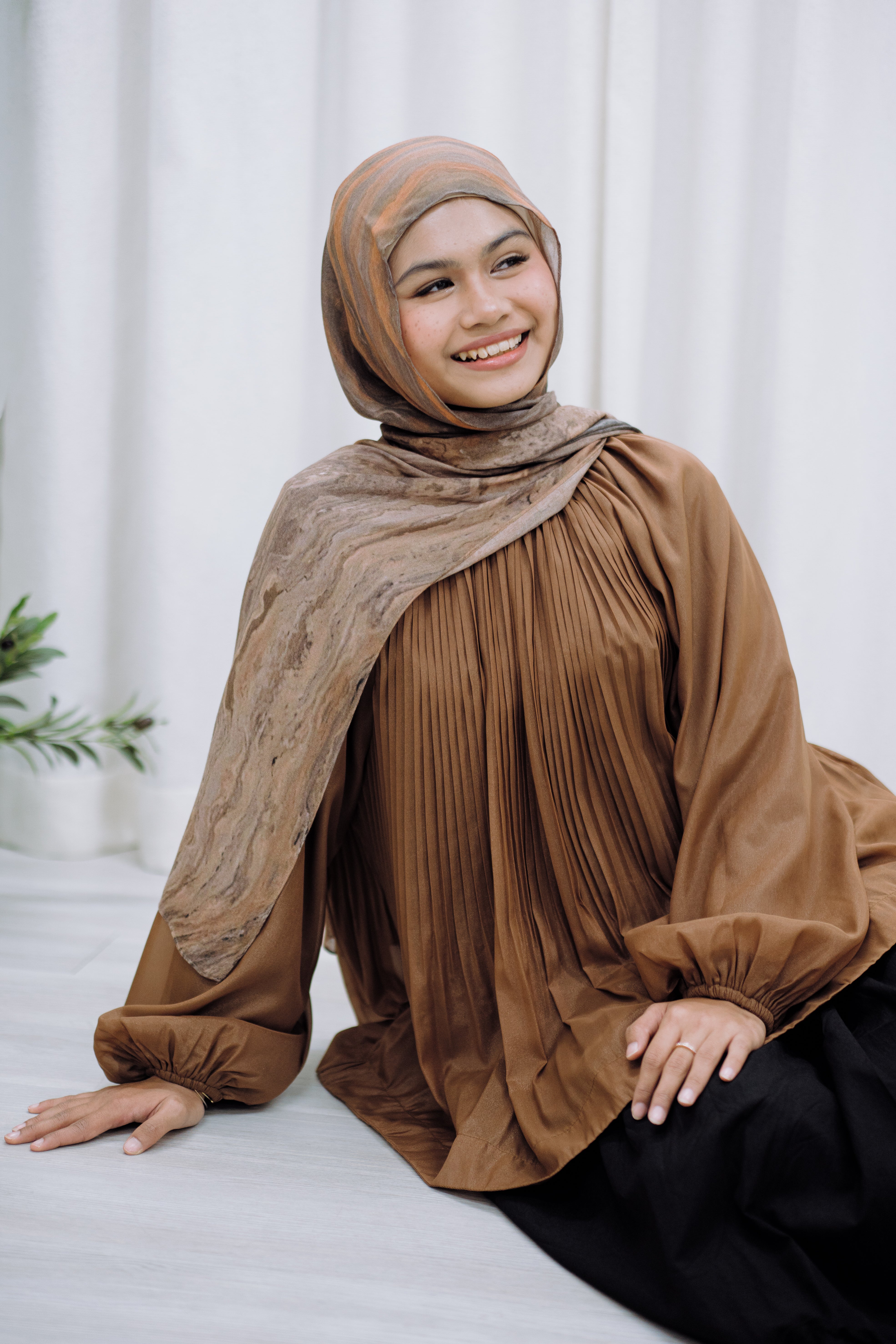 Yaleen Pleated Top HV LABEL