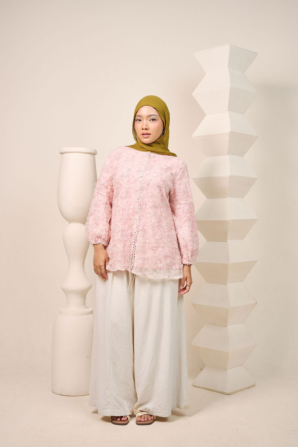 Wanderlace Blouse – Pearl Whisper