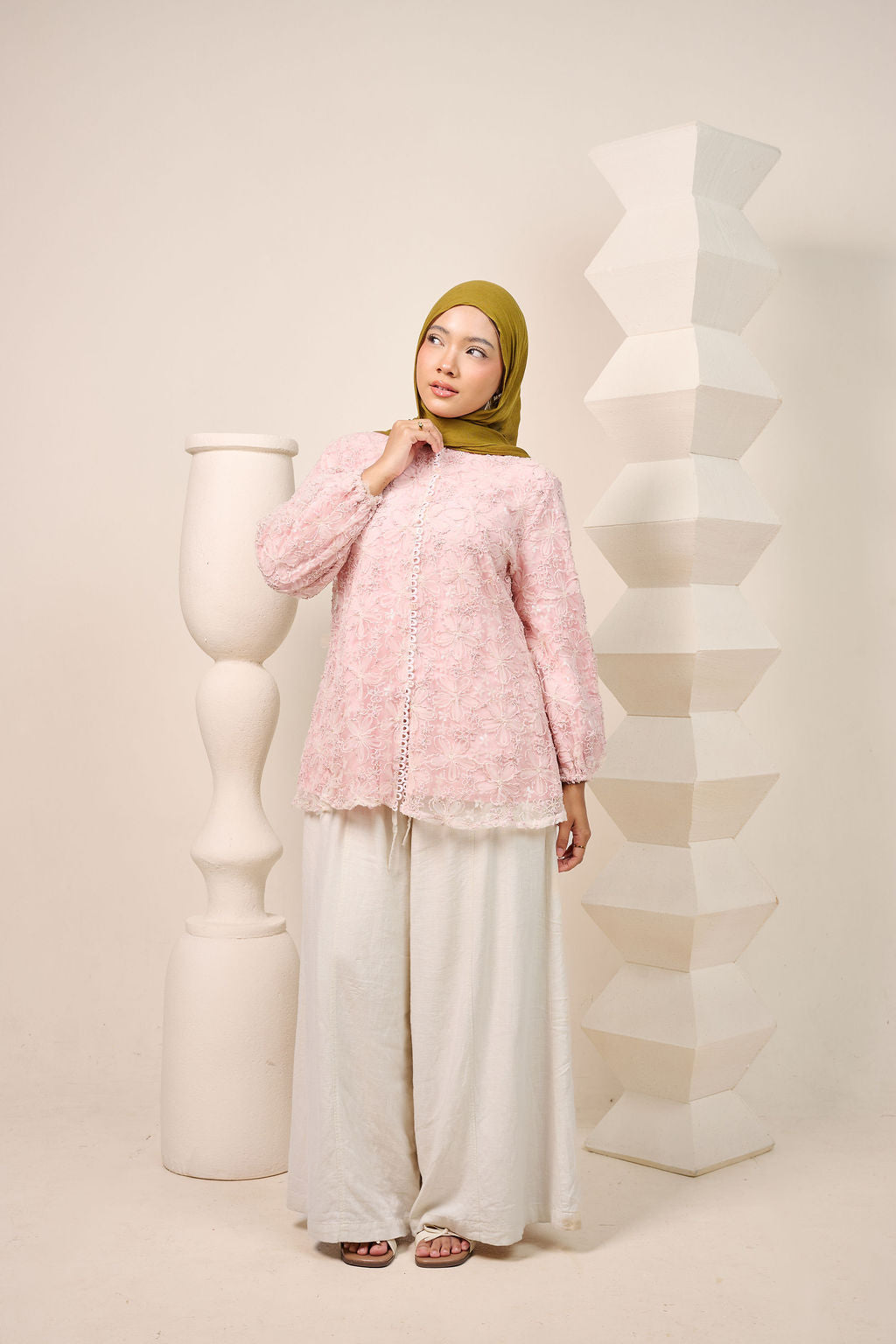 Wanderlace Blouse – Pearl Whisper