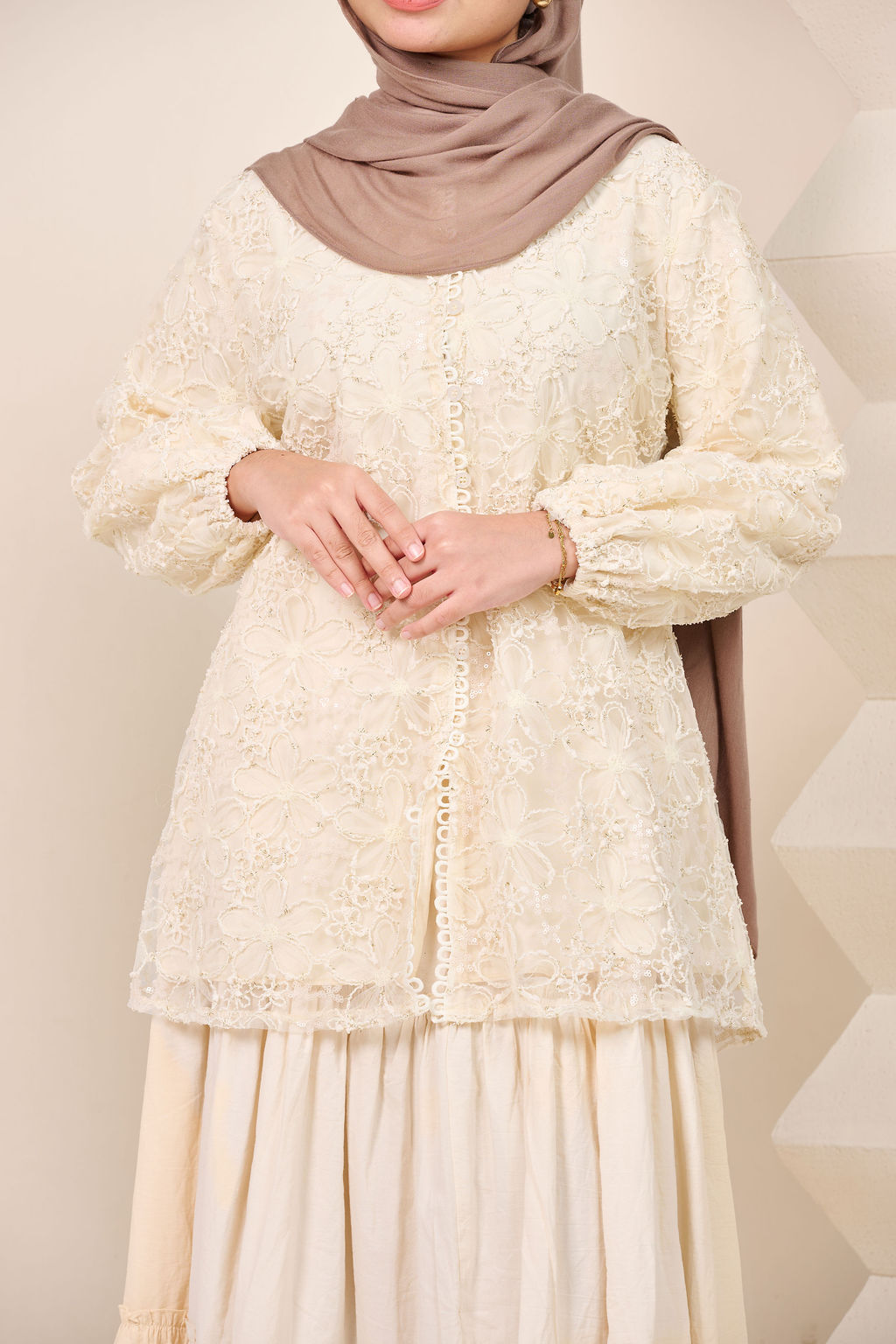 Wanderlace Blouse – Pearl Whisper