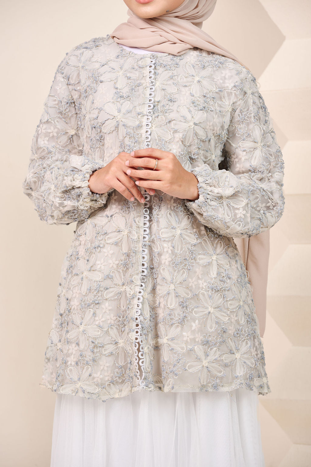 Wanderlace Blouse – Pearl Whisper