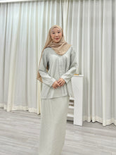 Load image into Gallery viewer, Fatin Checkered Kebaya Set
