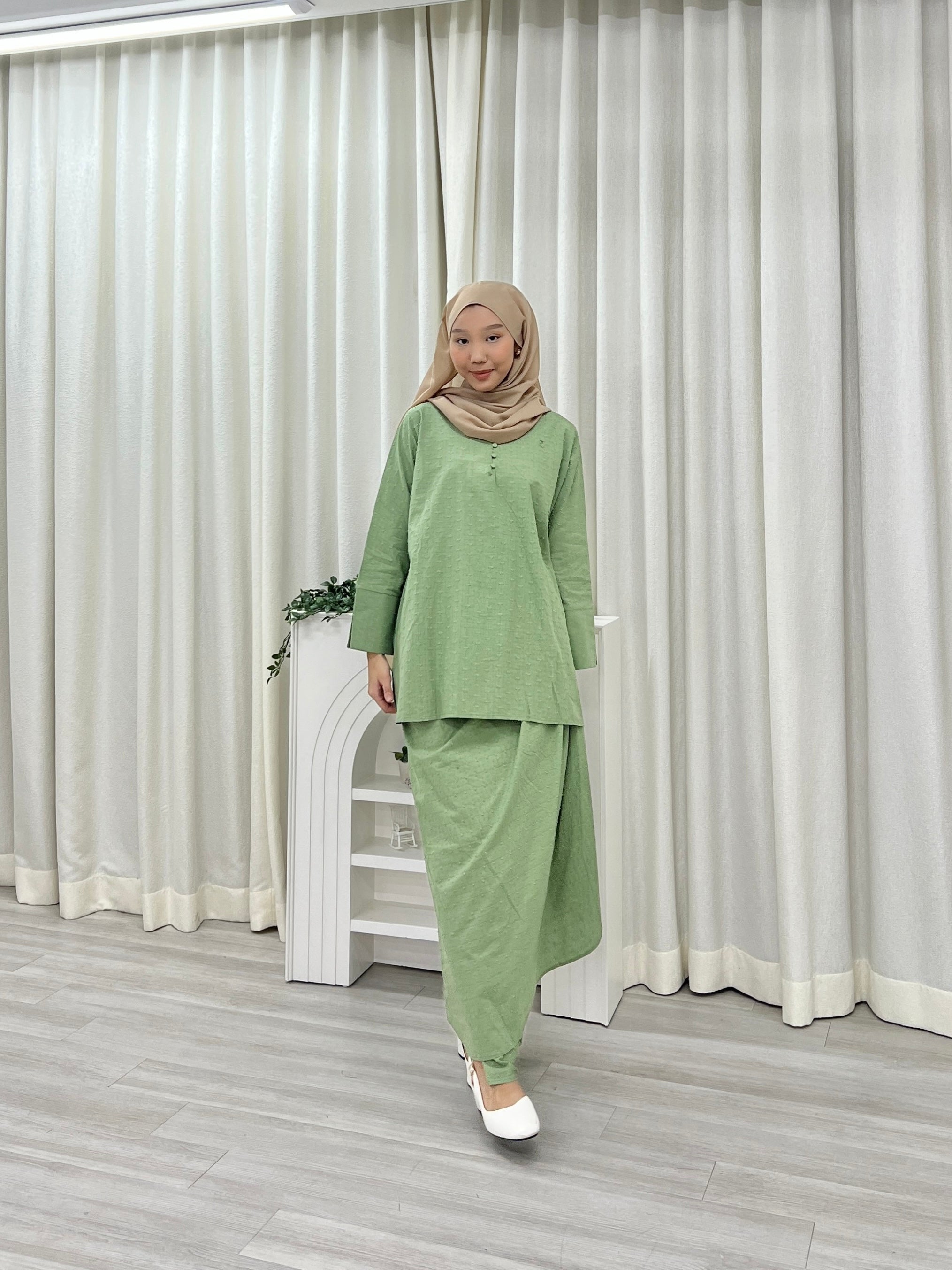 Simple Pom Pom Long Set Skirt Raya