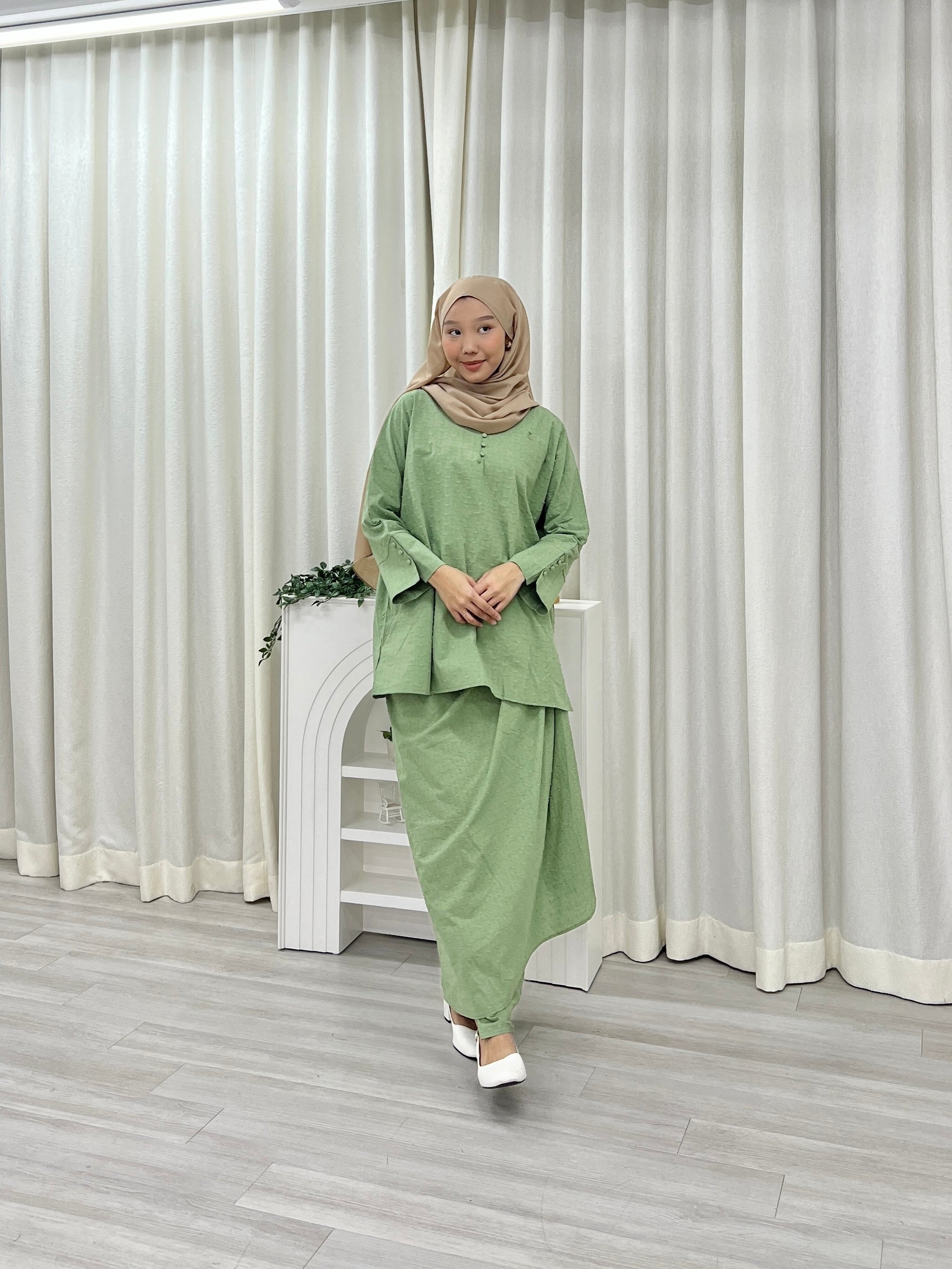 Simple Pom Pom Long Set Skirt Raya