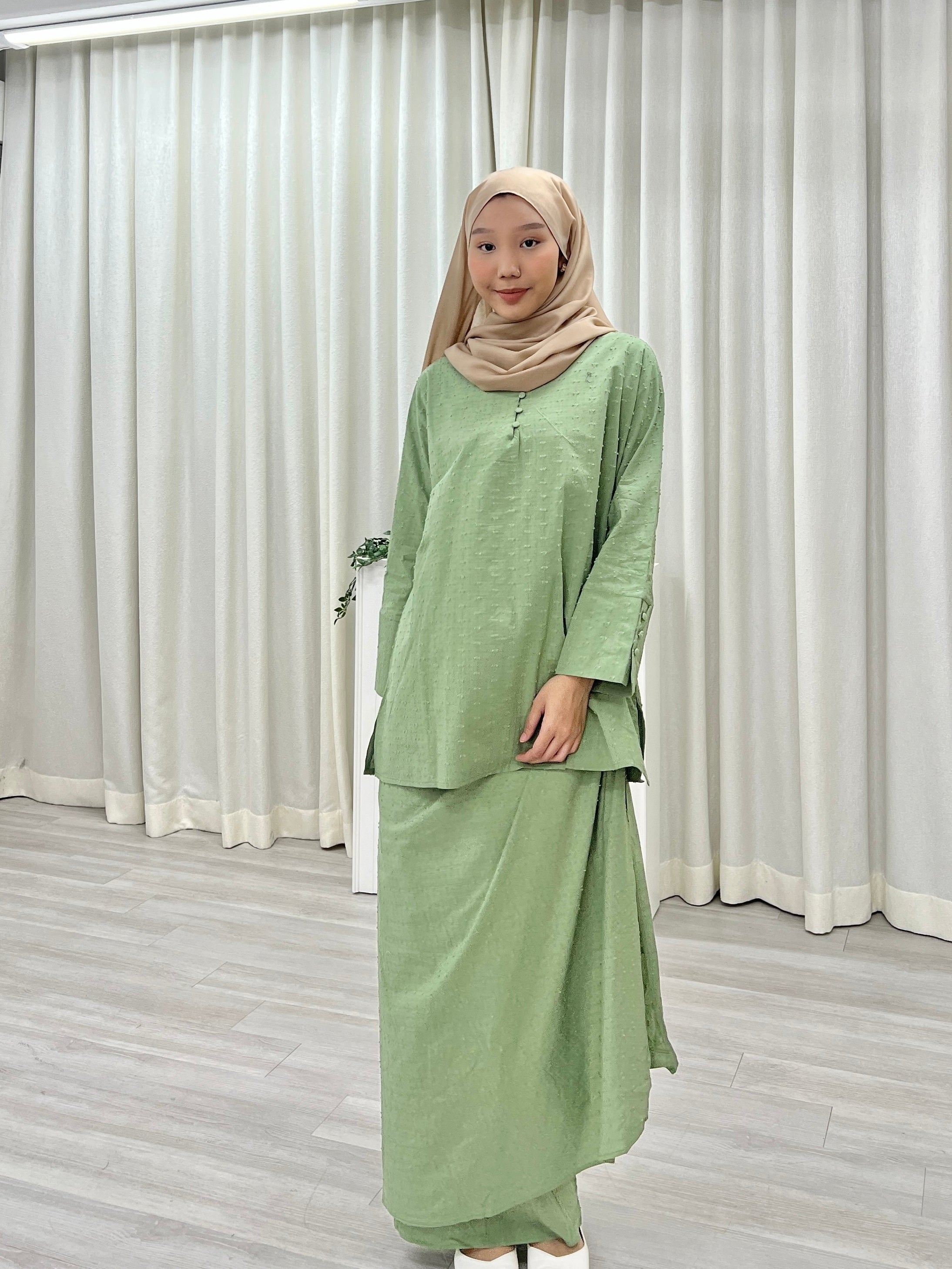 Simple Pom Pom Long Set Skirt Raya