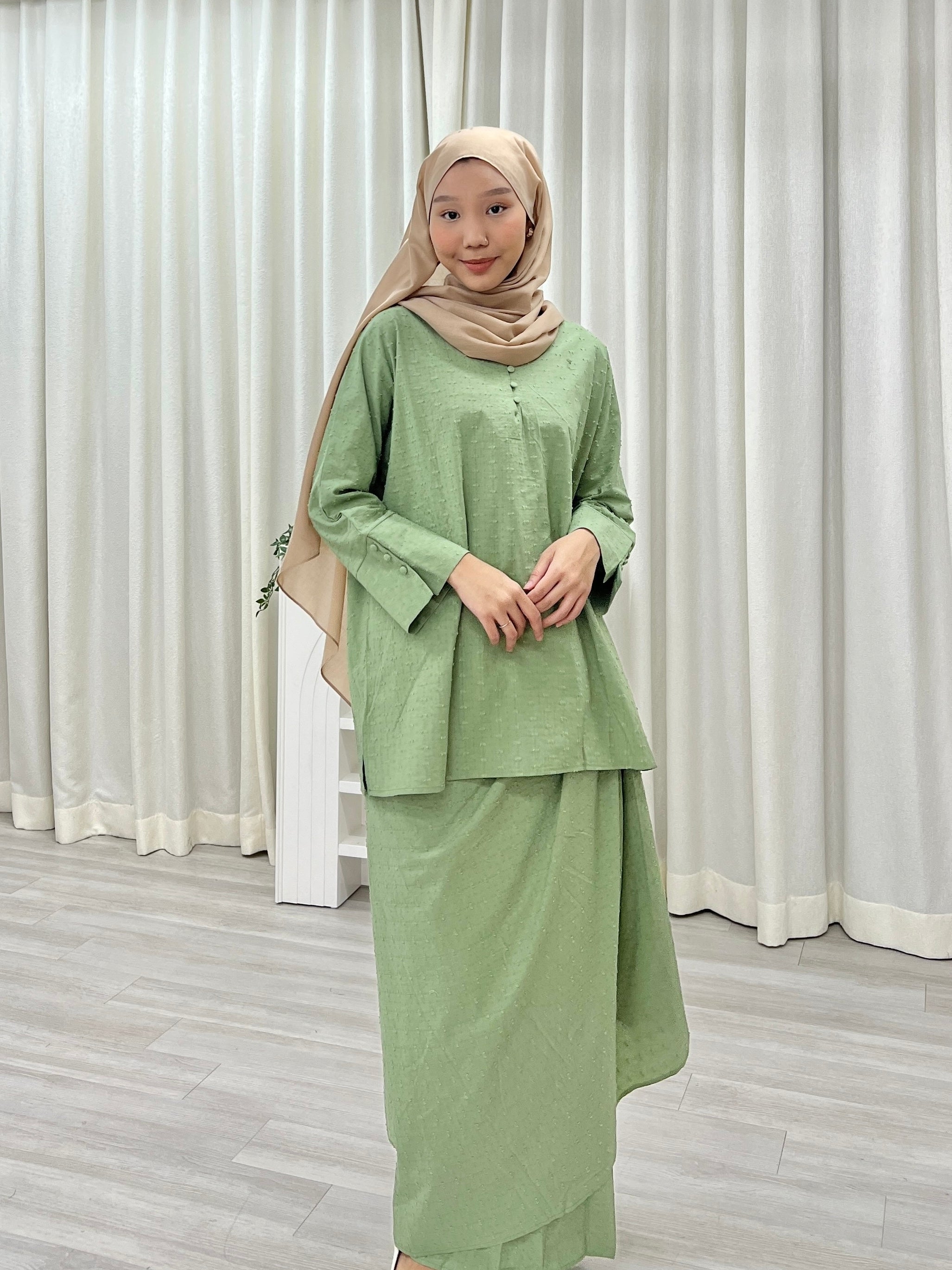 Simple Pom Pom Long Set Skirt Raya