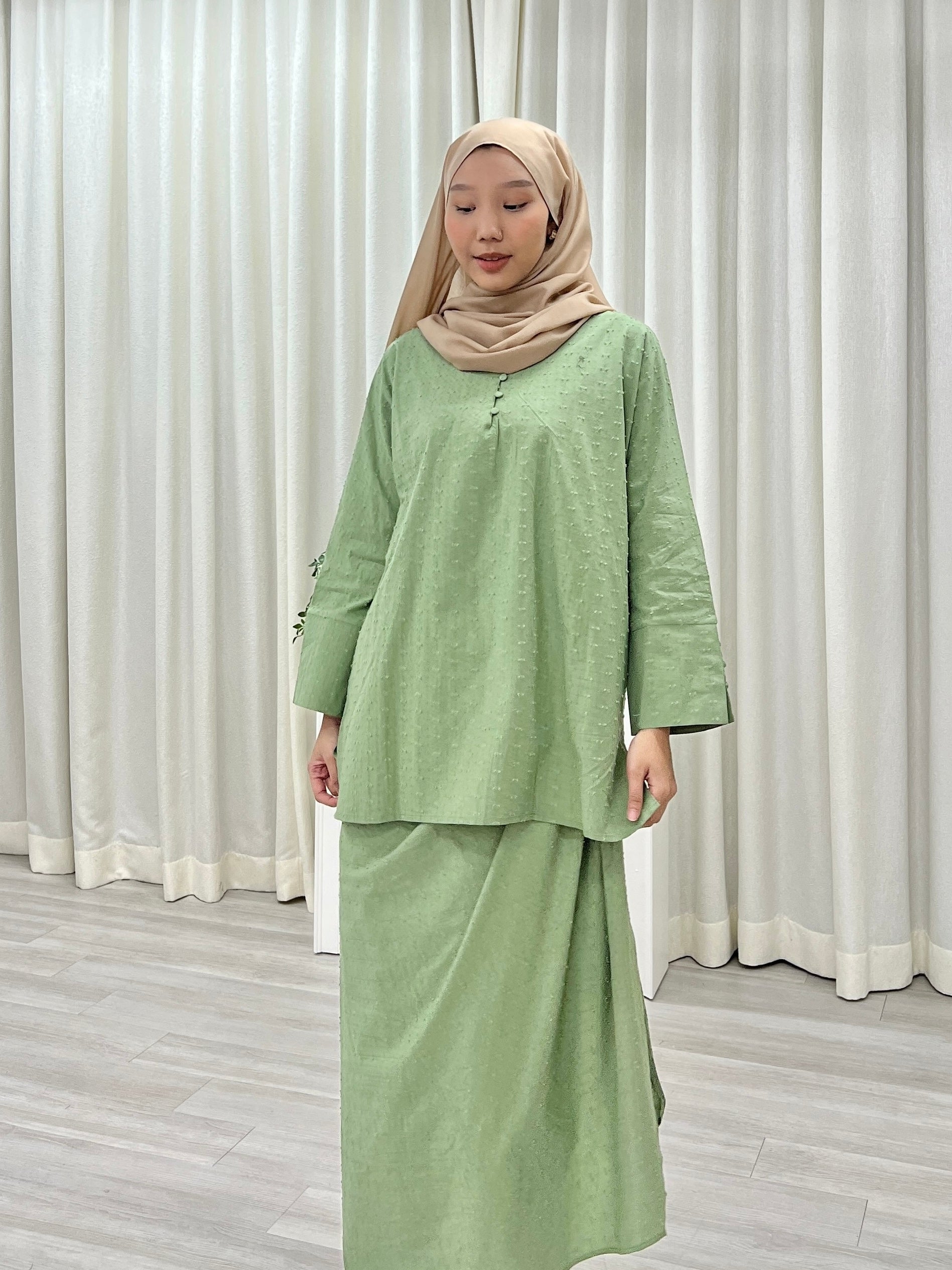 Simple Pom Pom Long Set Skirt Raya