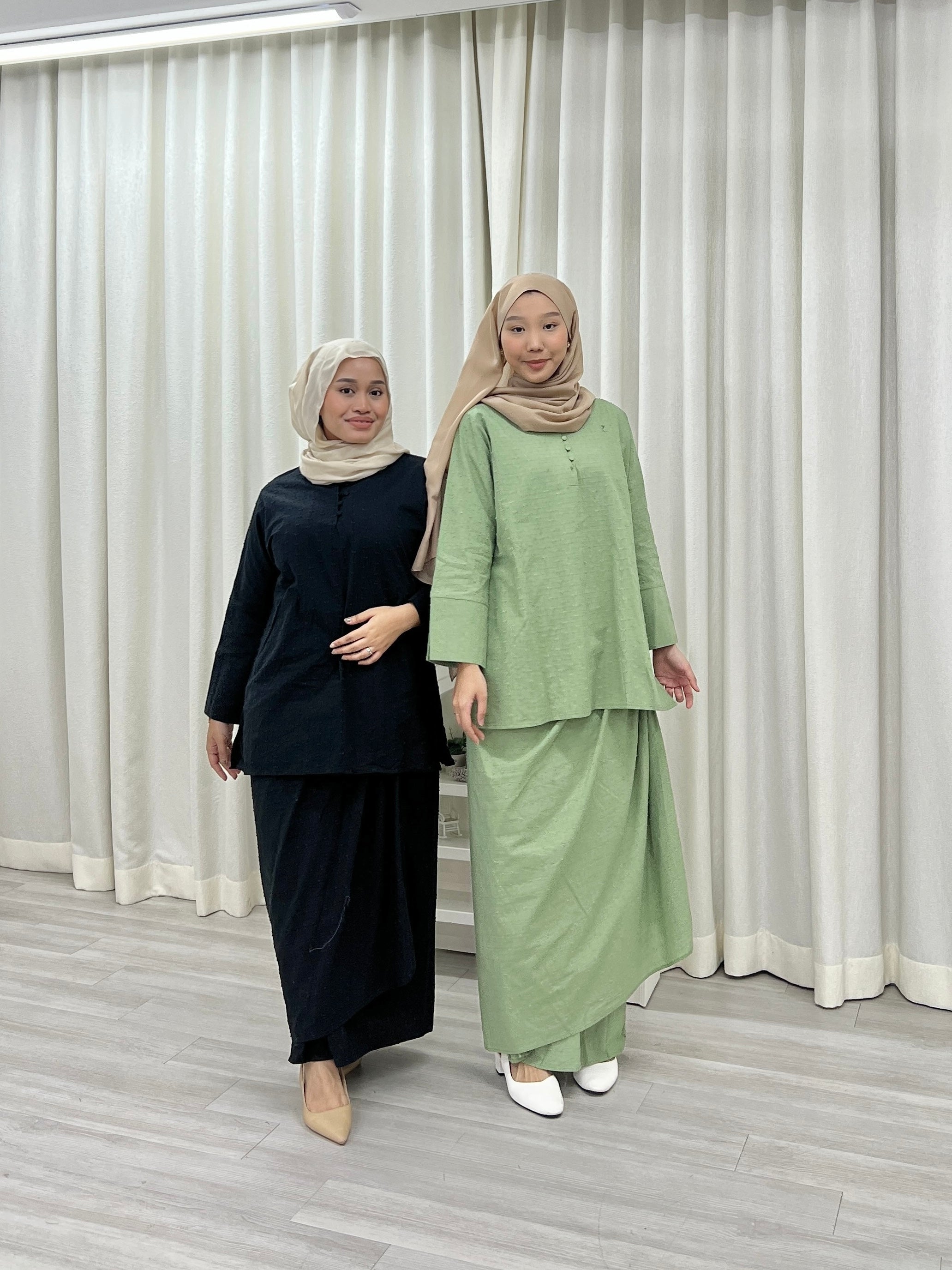 Simple Pom Pom Long Set Skirt Raya