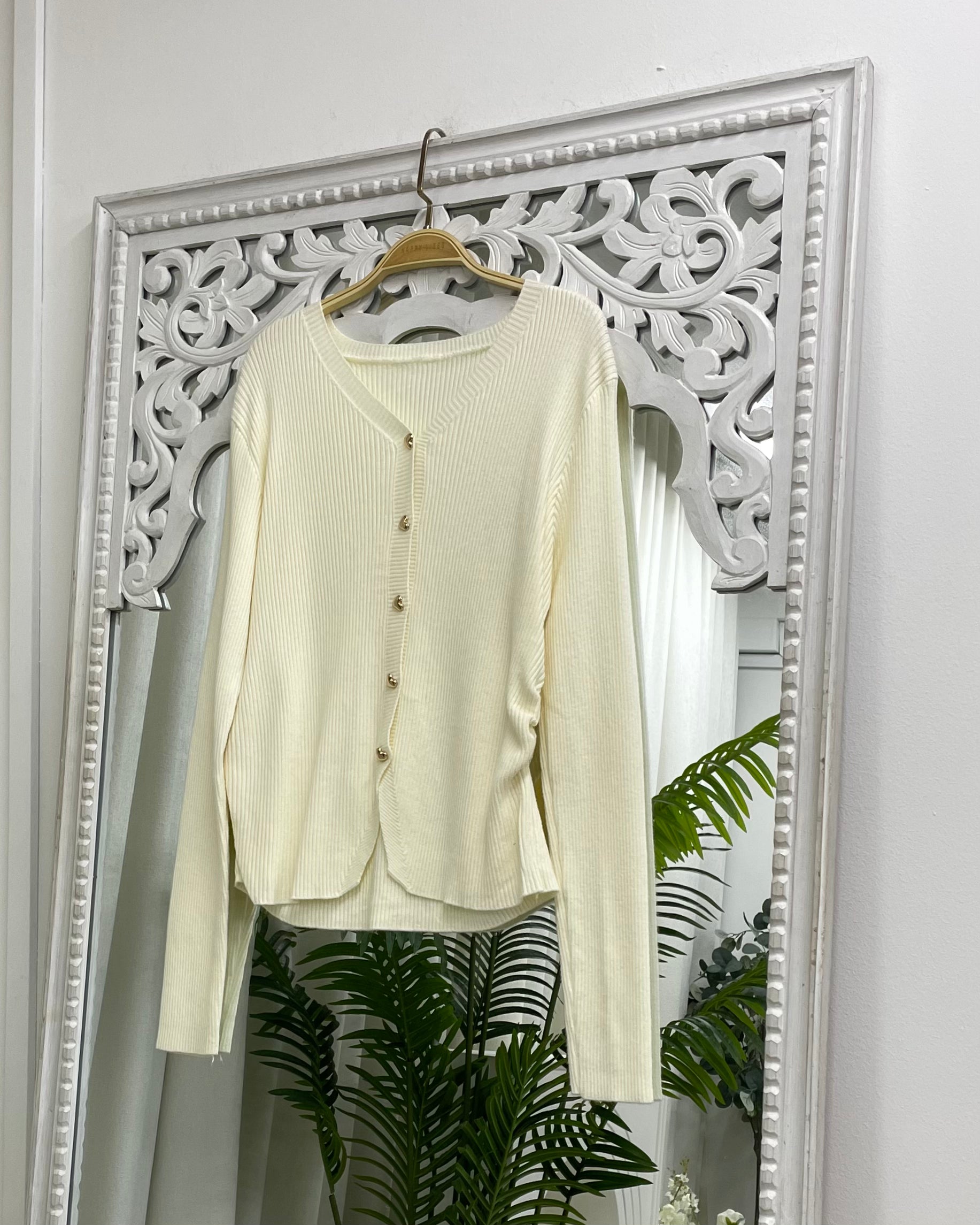 Ribbed V-Neck Fitted Cardigan Comfy