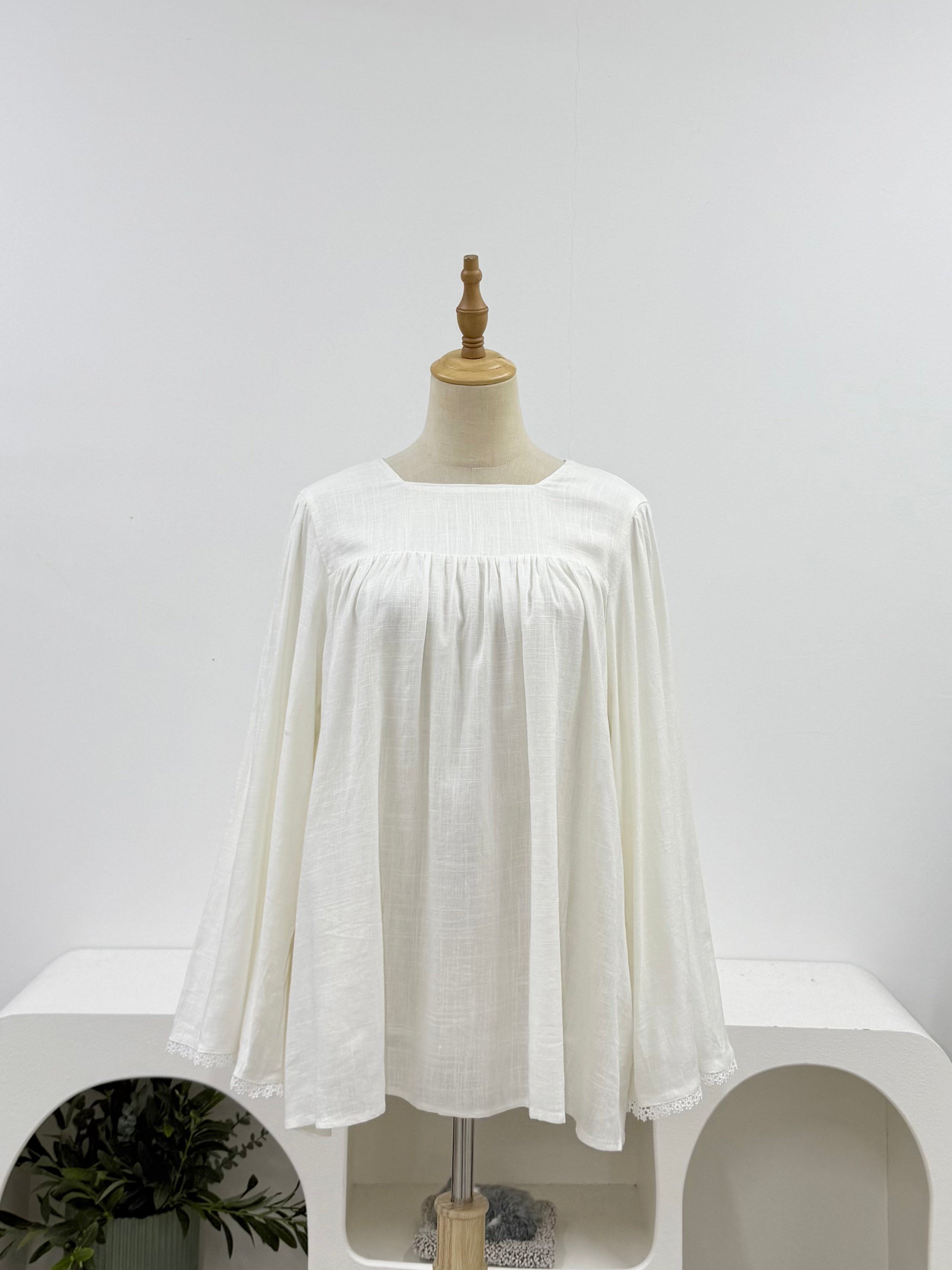 Zora Linen Lace Top HV Label