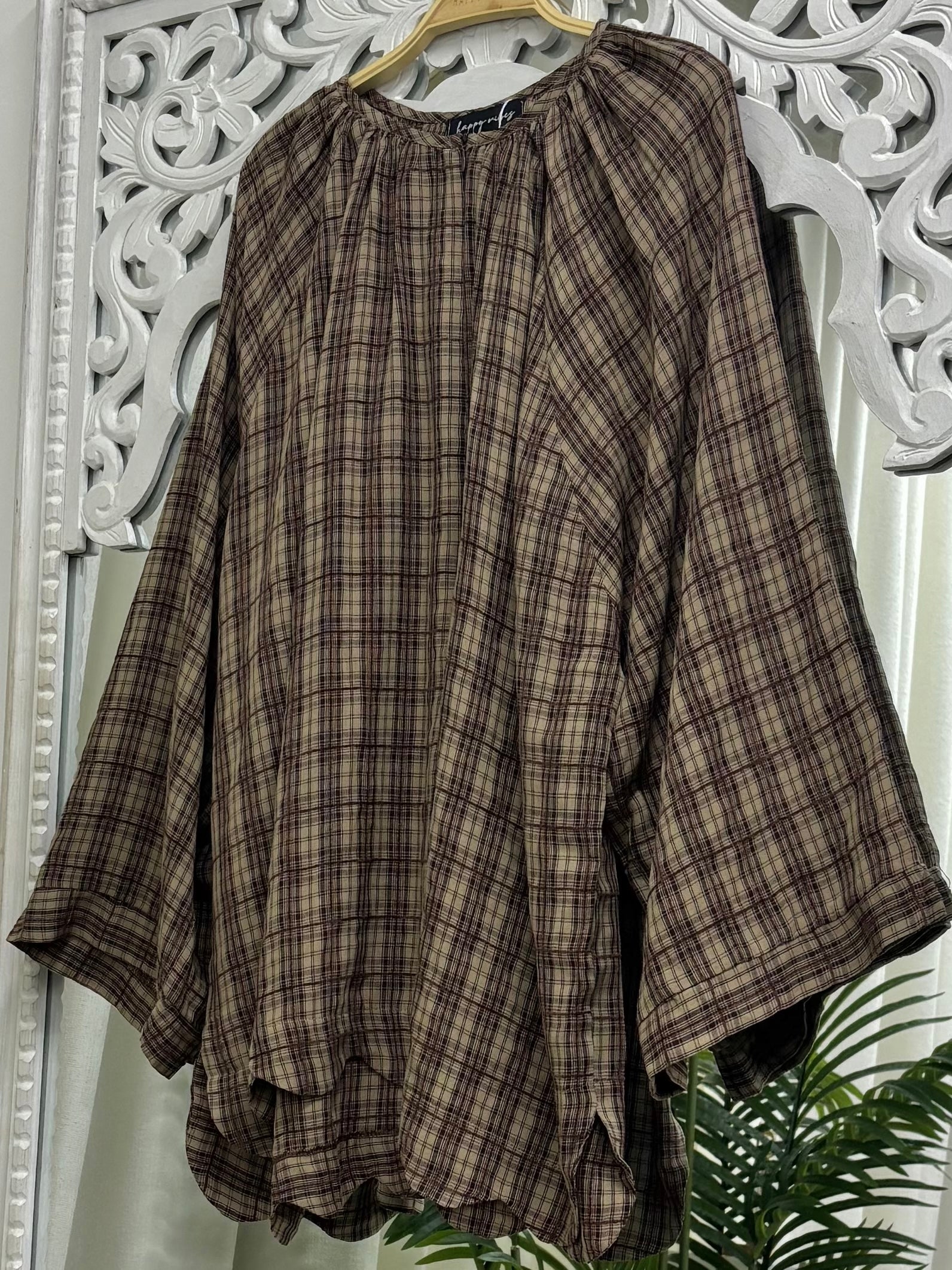 Sculpted Scallop Check & Plaid