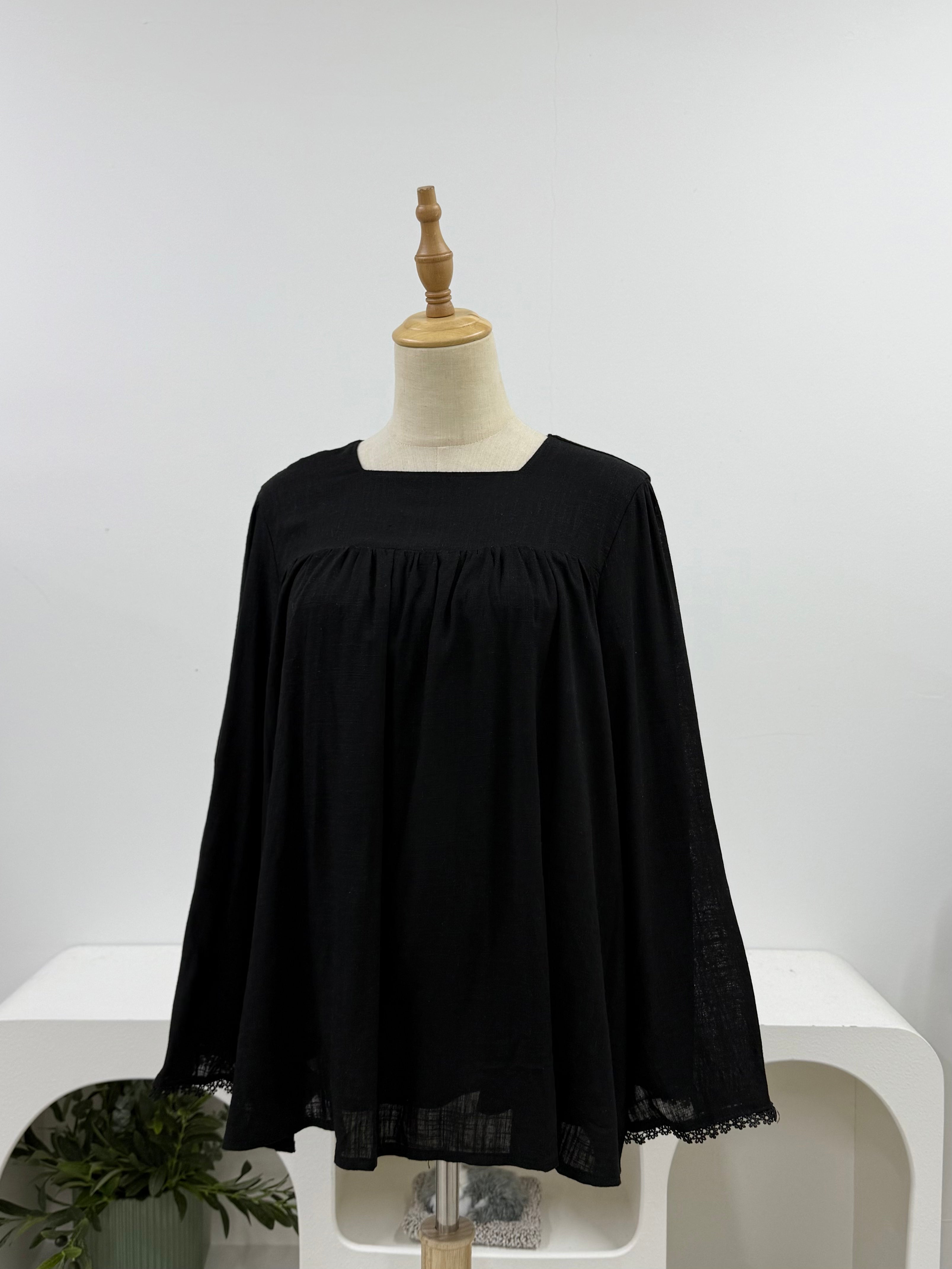 Zora Linen Lace Top HV Label