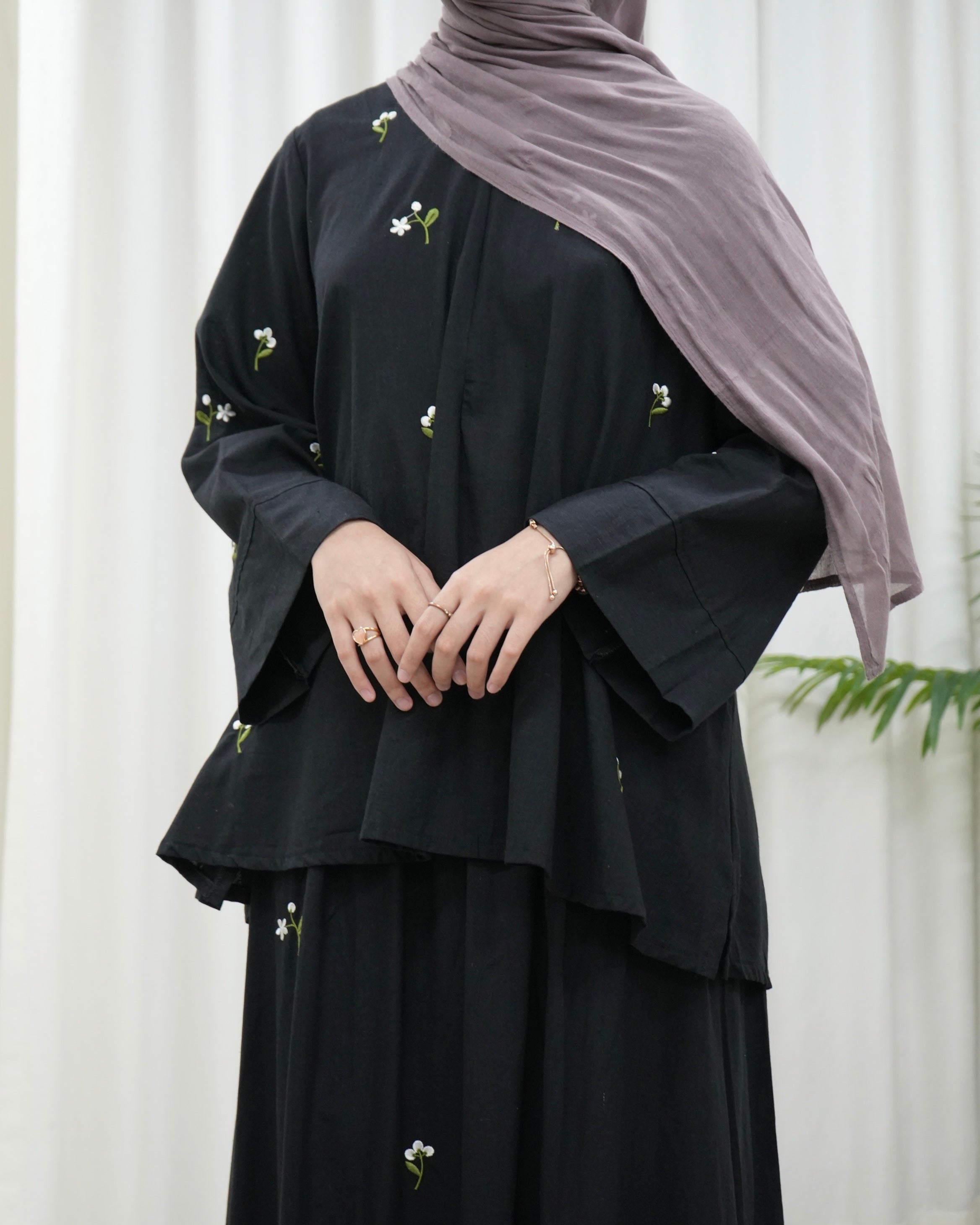 Juniper Embo Skirt Set HV Label