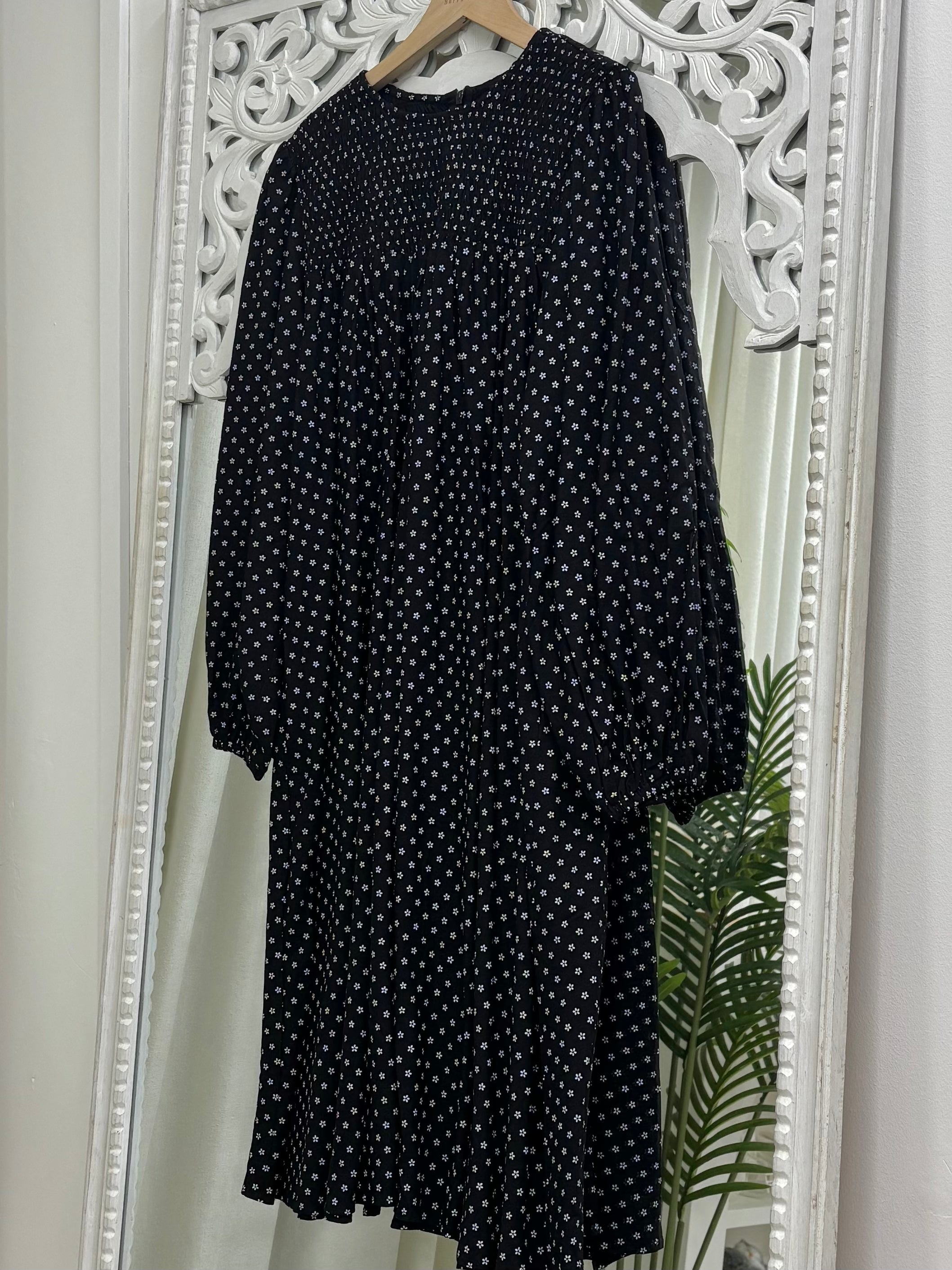 Velora Smocked Tunic - Daisy HV Label