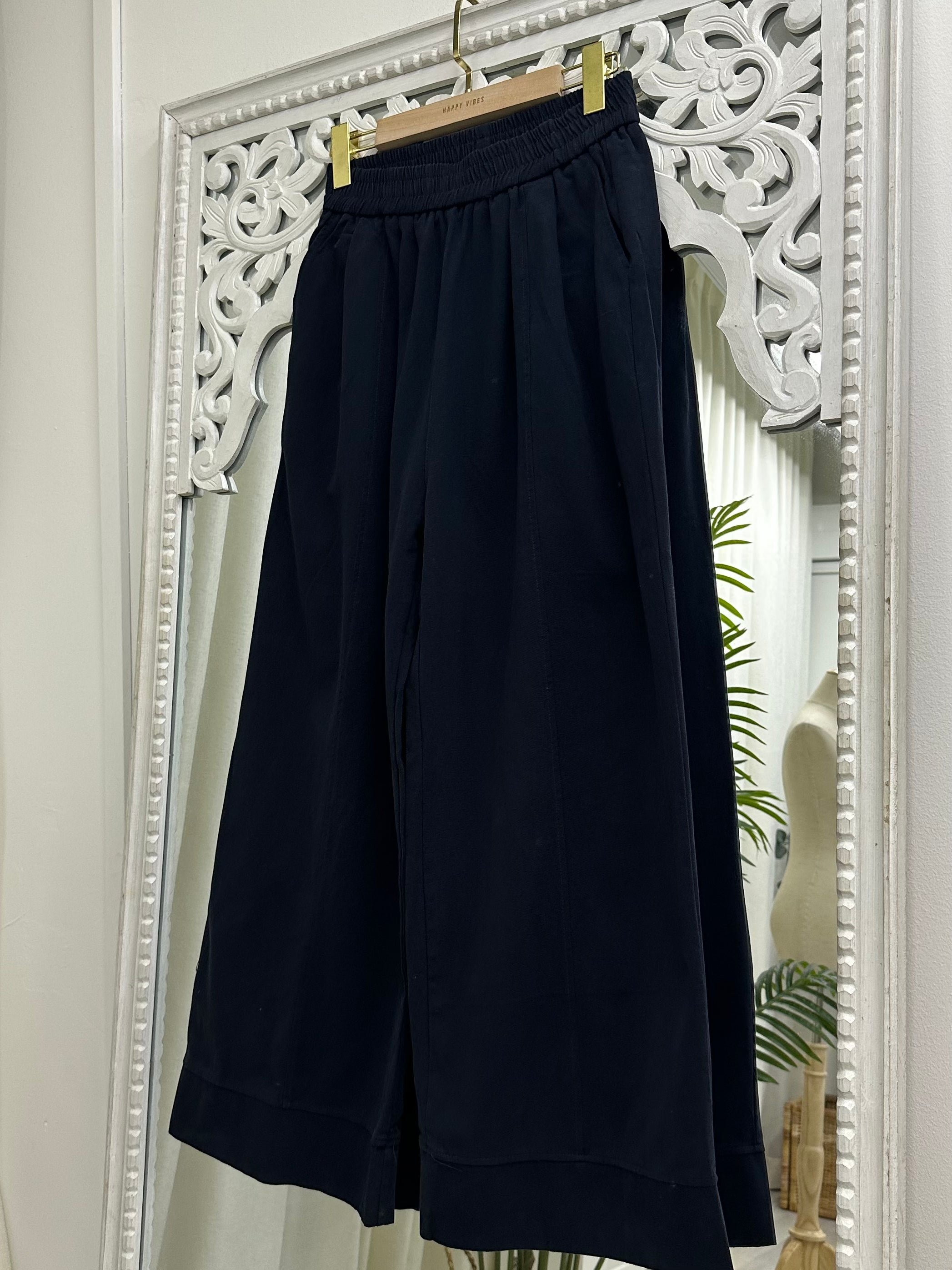 Relaxed Elastic Waist Pants
