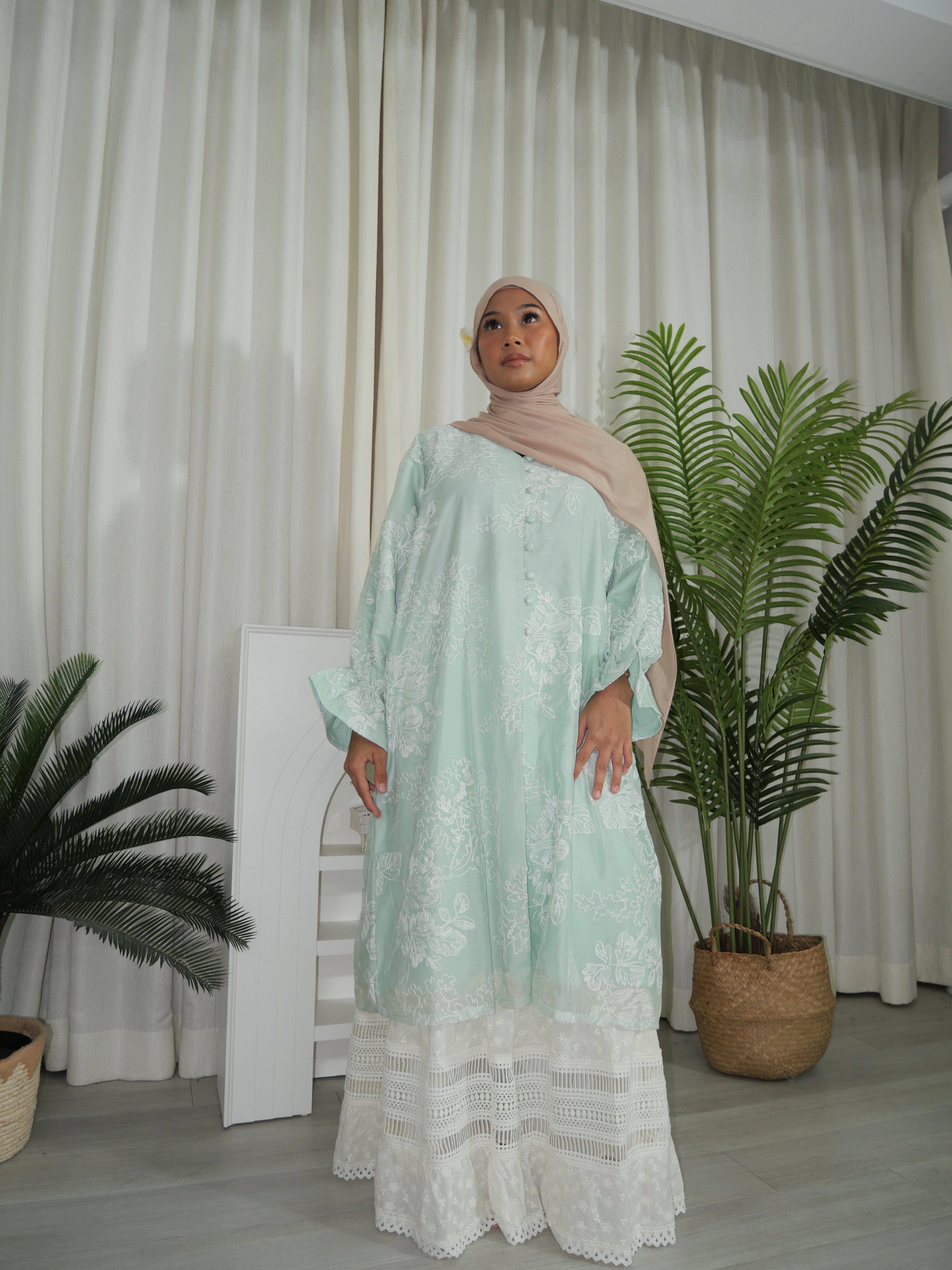 Lustre Blossom Top HV LABEL