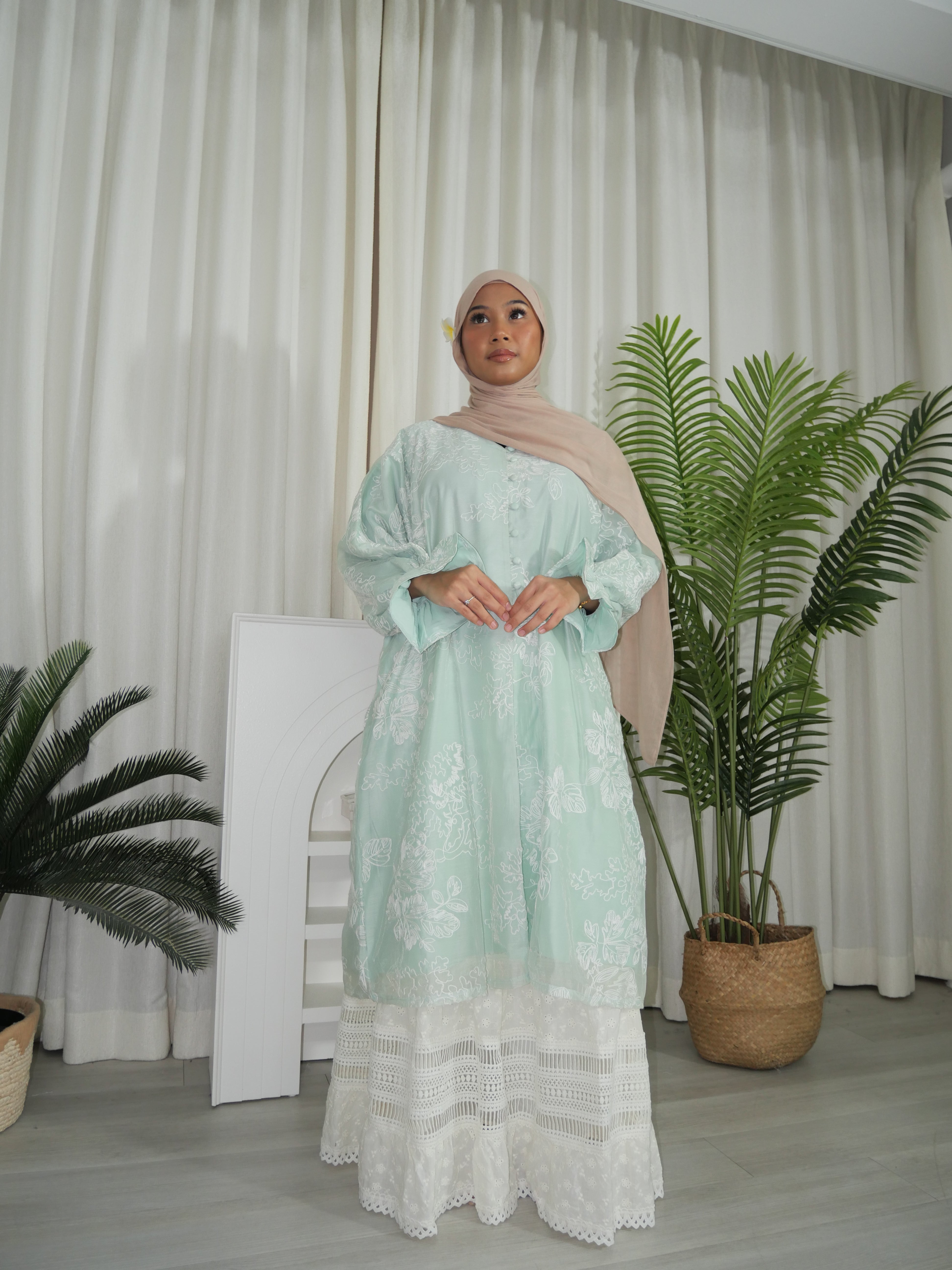 Lustre Blossom Top HV LABEL