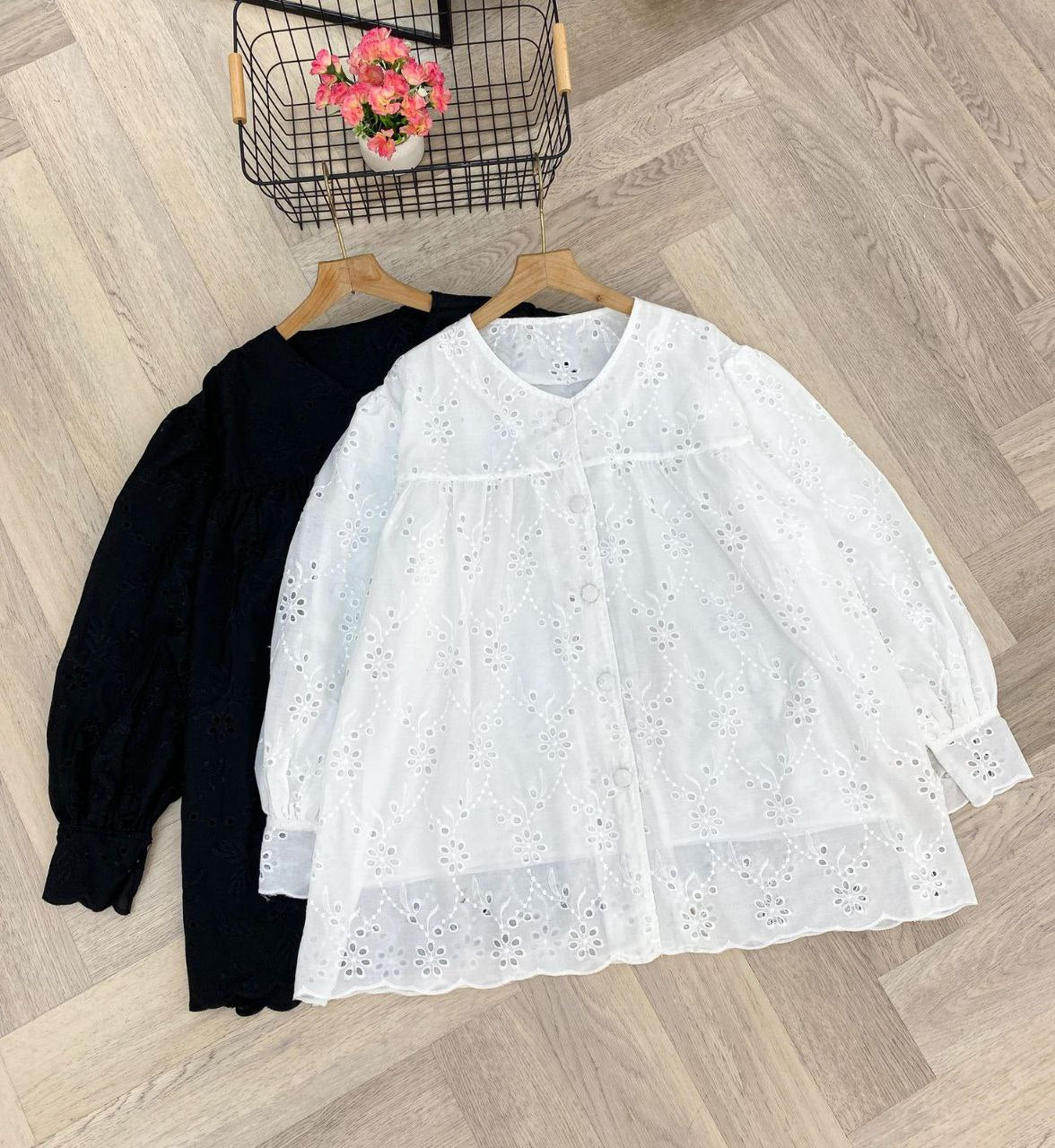 Nyra Eyelet Sulam Button Blouse