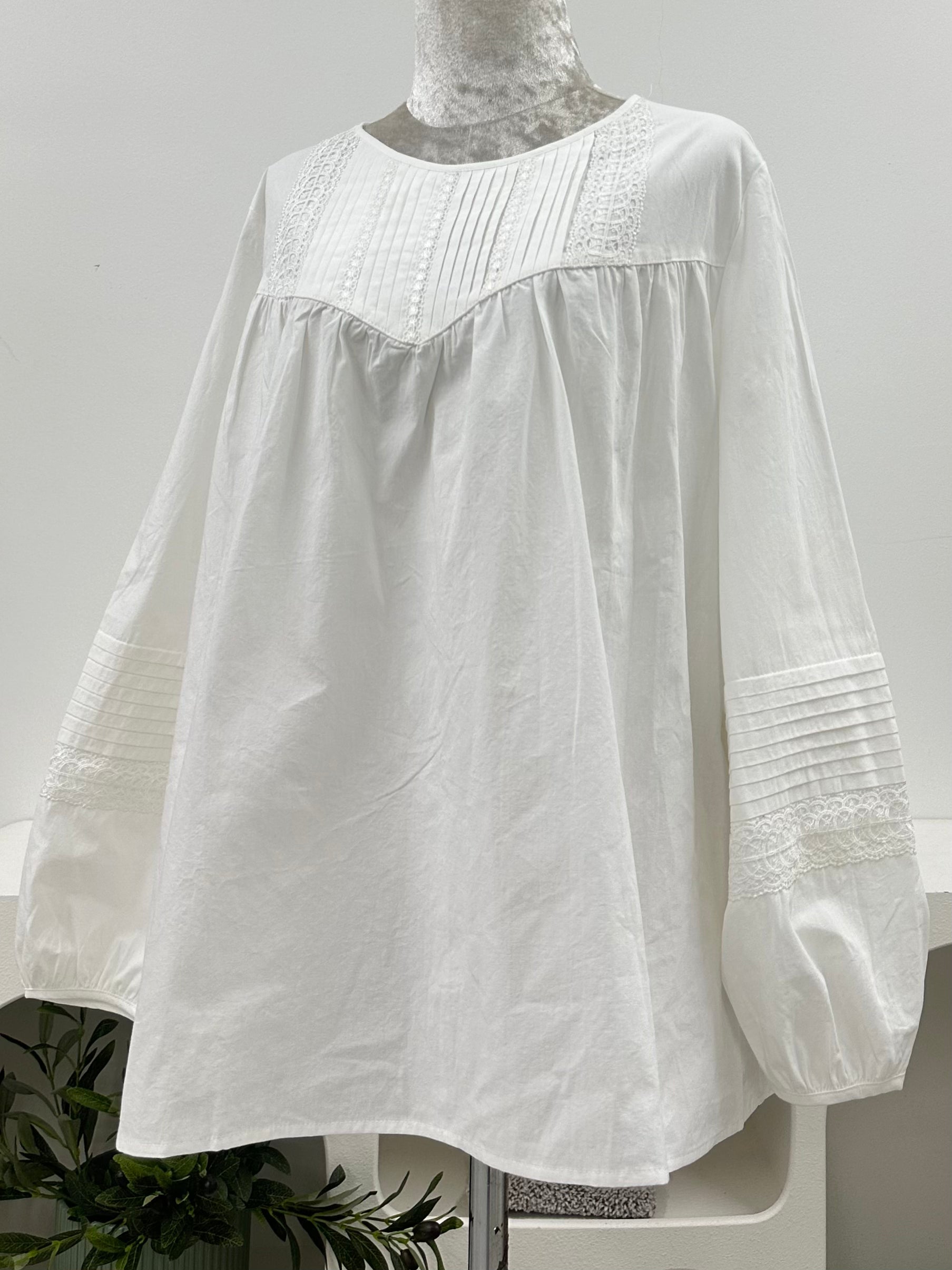 Pleated Lace Basic Blouse