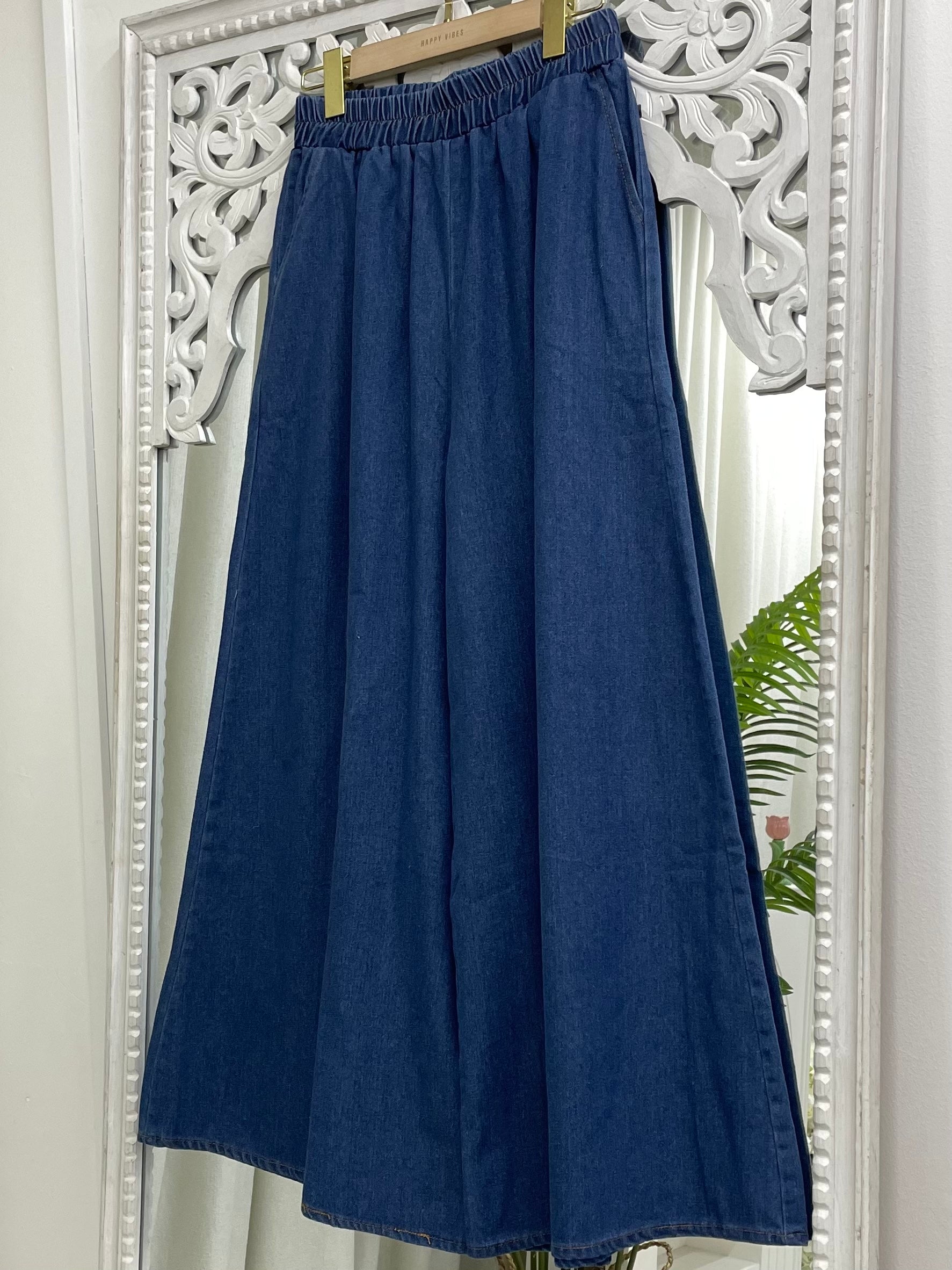 Wide Cut Denim Jeans Pockets
