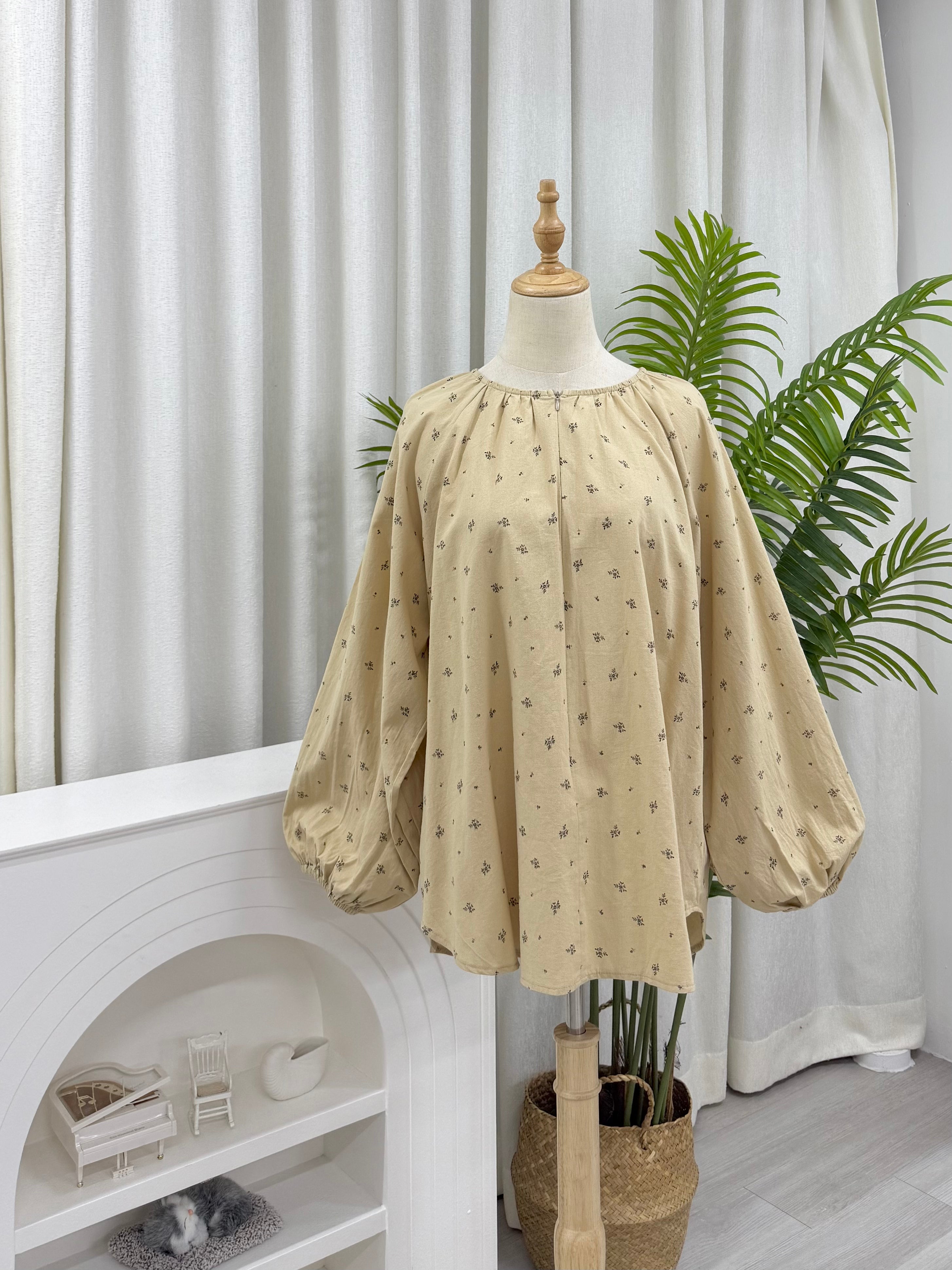 Printed Curve Swing Blouse