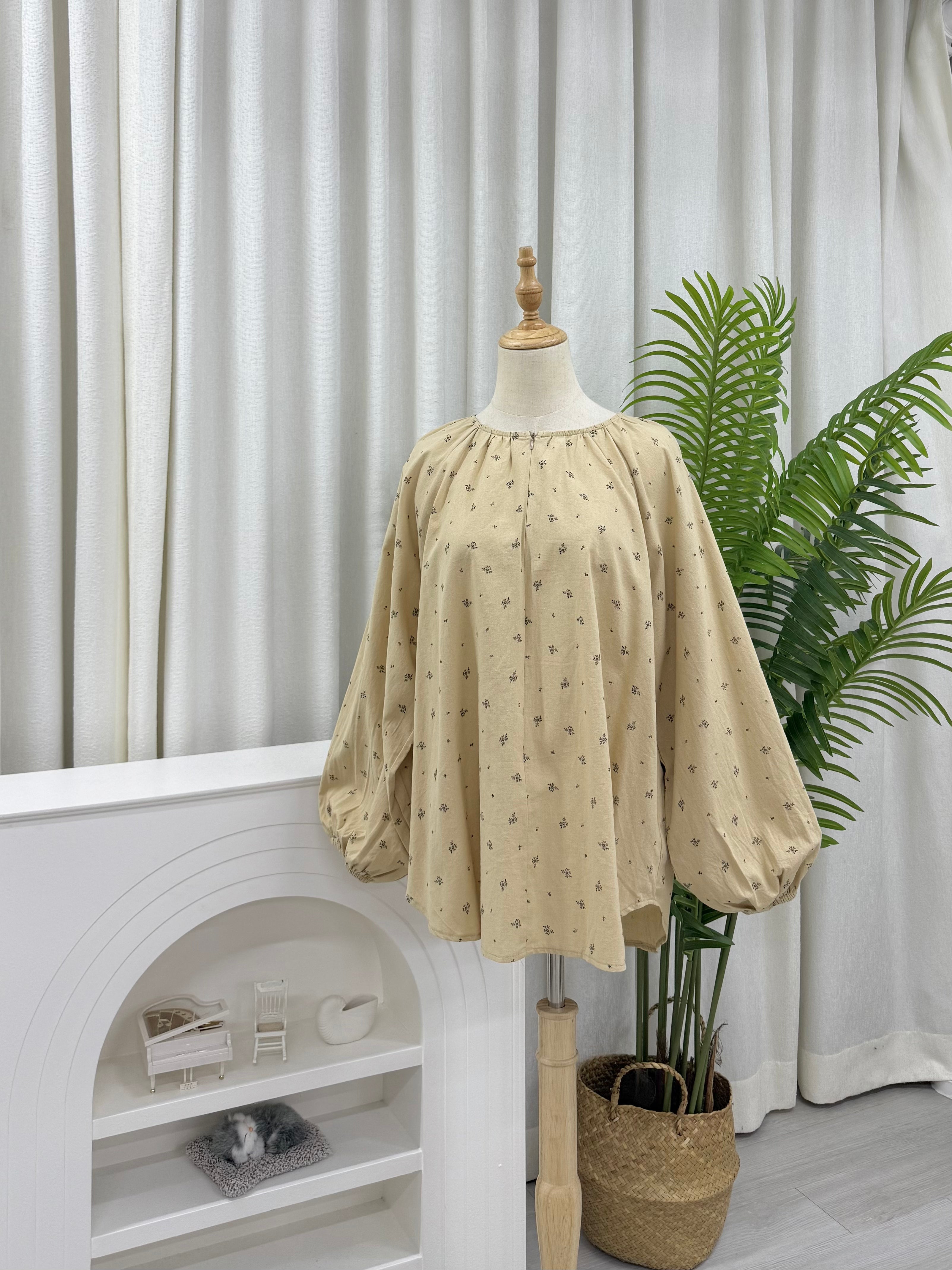 Printed Curve Swing Blouse