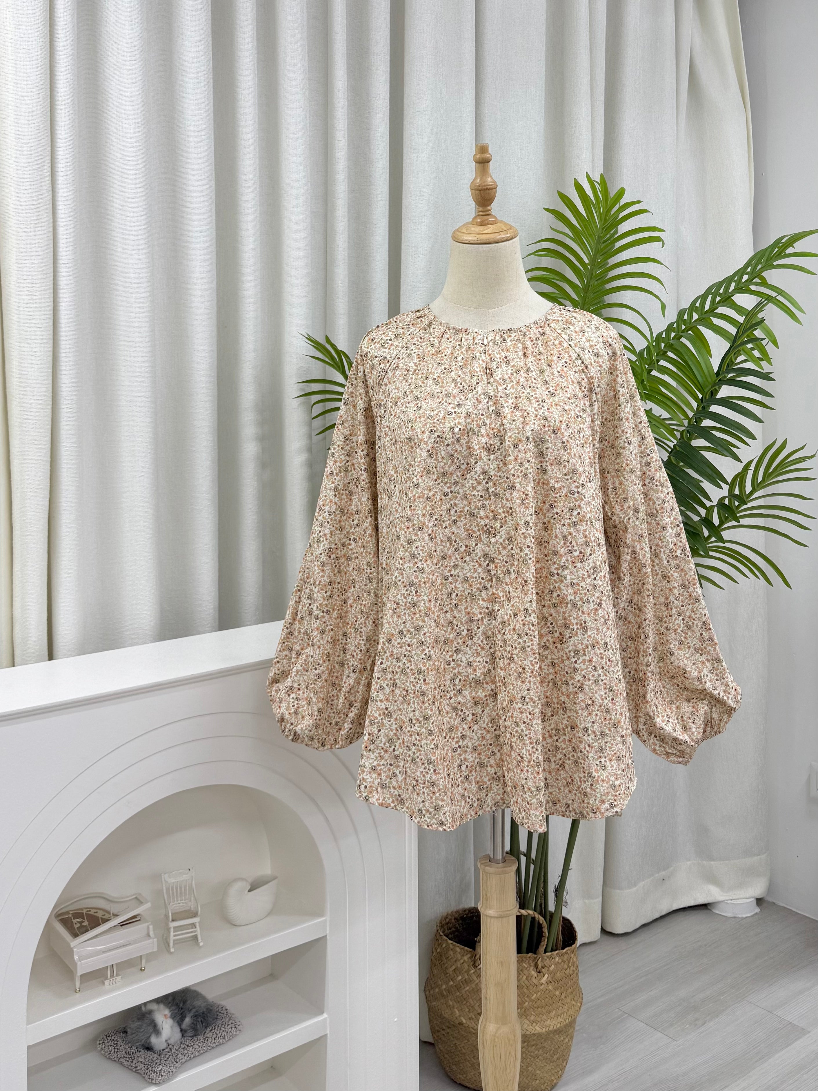 Printed Curve Swing Blouse